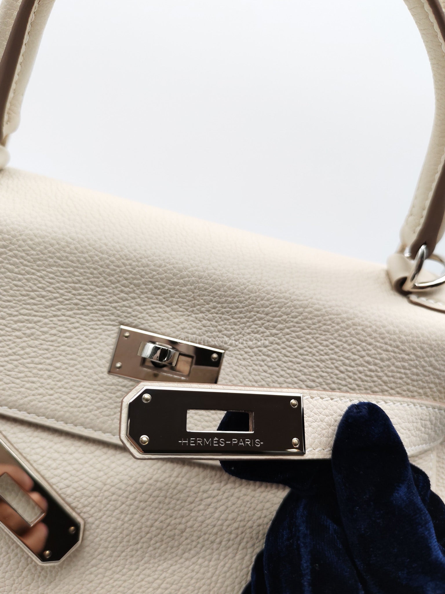 Kelly 28 Retourne in Craie Togo Leather and Palladium Hardware Stamp K (2025)