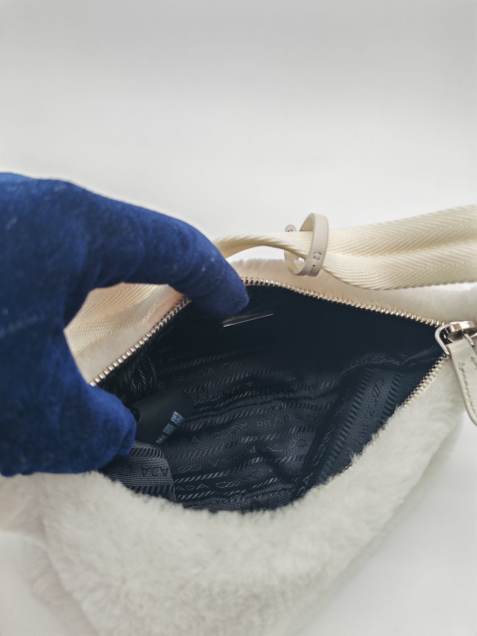 Re-edition 2000 Shearling in Off-White Wool Shoulder Bag | Purse Maison Luxury Bags Shop