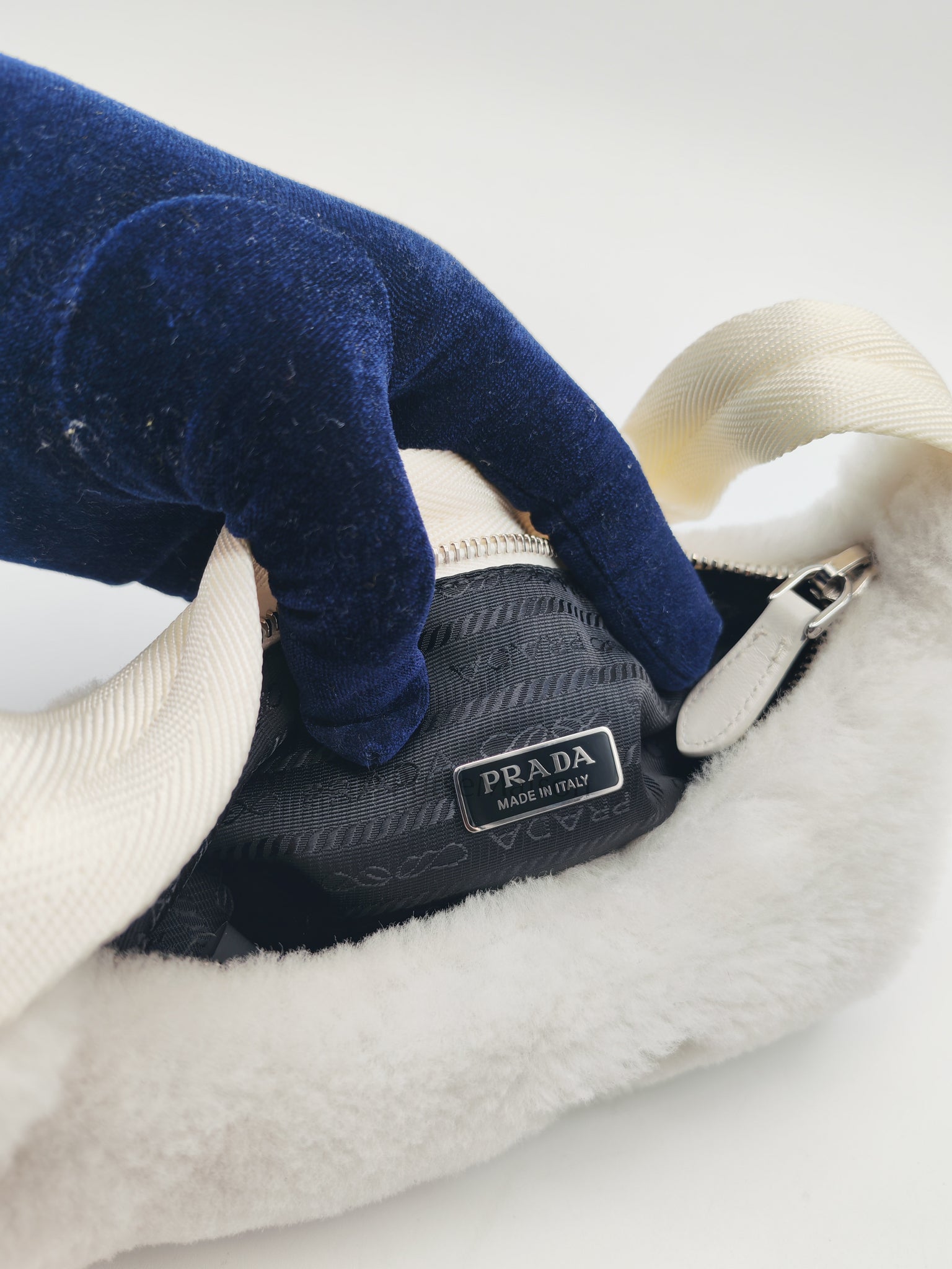 Re-edition 2000 Shearling in Off-White Wool Shoulder Bag | Purse Maison Luxury Bags Shop
