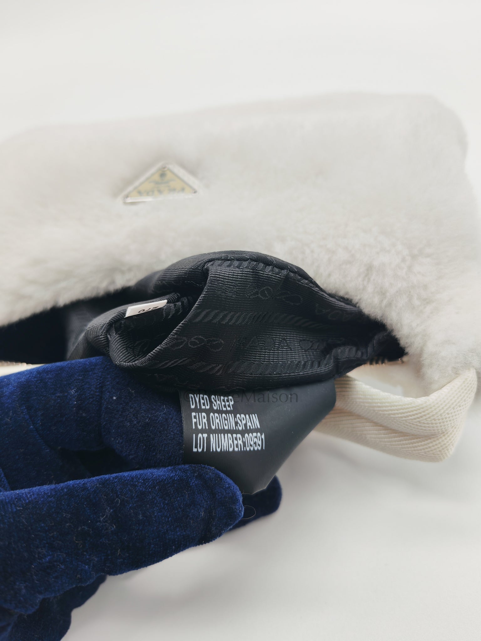 Re-edition 2000 Shearling in Off-White Wool Shoulder Bag | Purse Maison Luxury Bags Shop