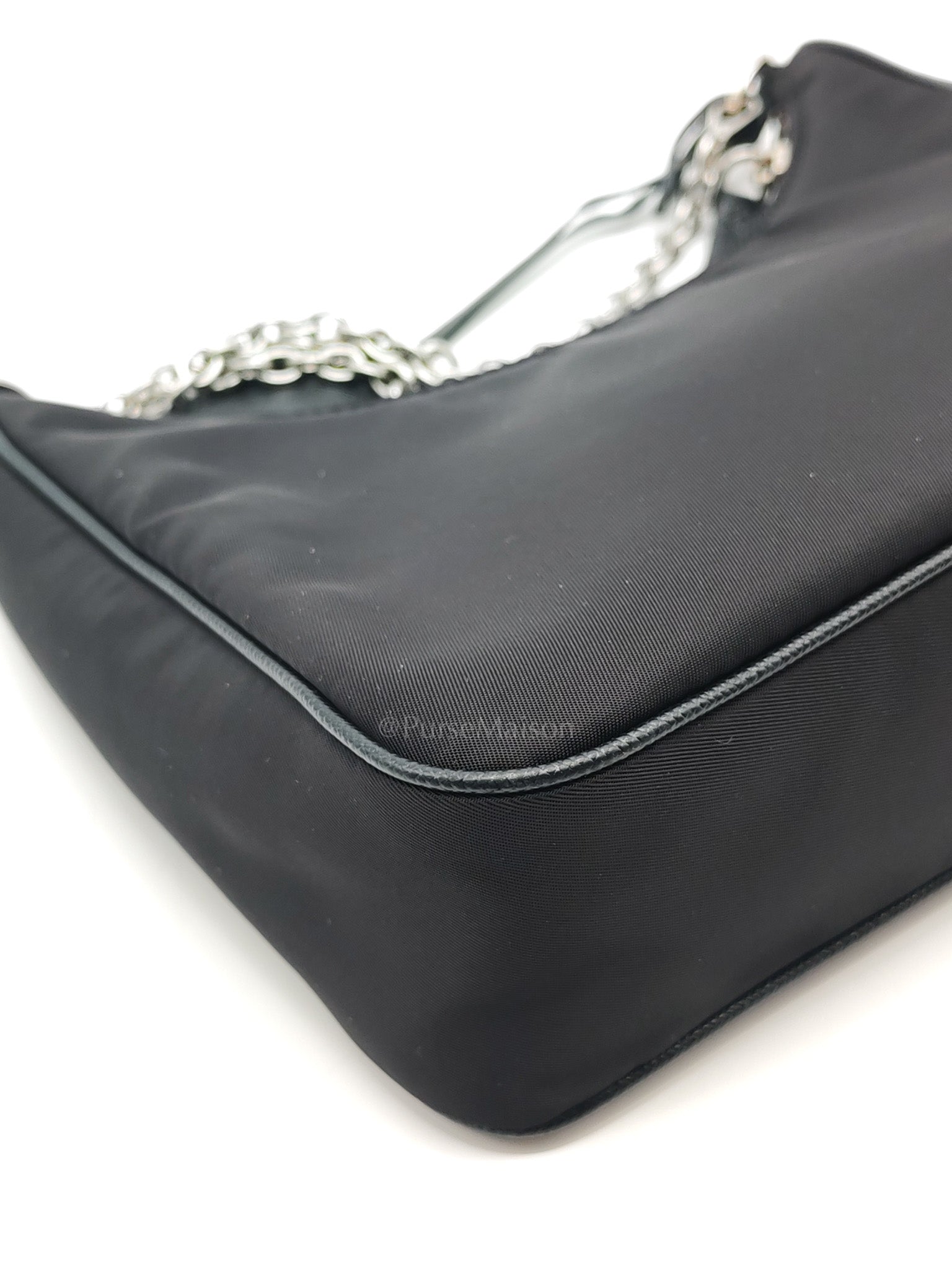 Re-Edition 2005 in Black Nylon Shoulder Bag | Purse Maison Luxury Bags Shop