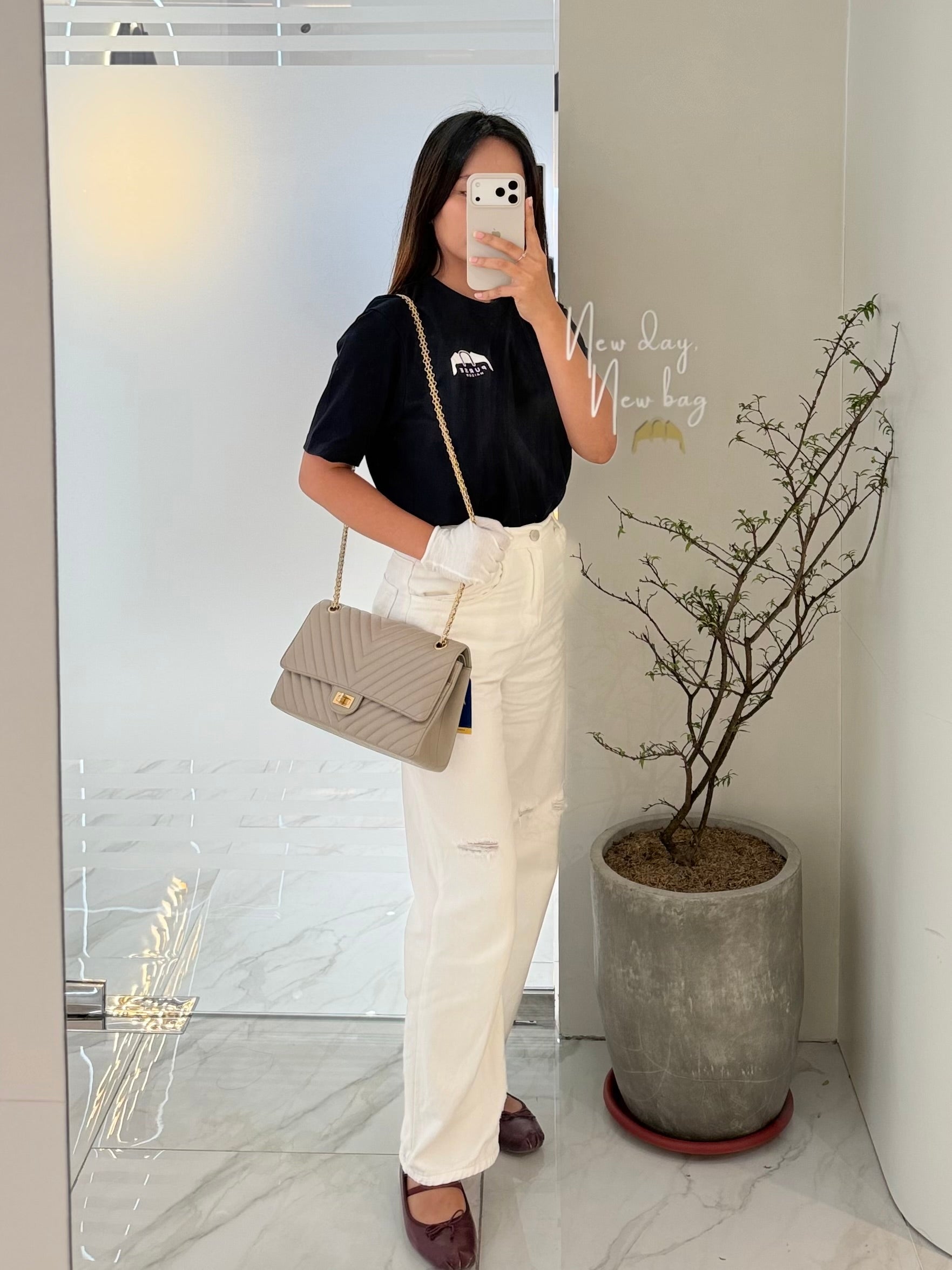 Reissue 2.55 Size 226 in Gray Beige Chevron Calfskin Leather Aged Gold Hardware(Series 27) | Purse Maison Luxury Bags Shop