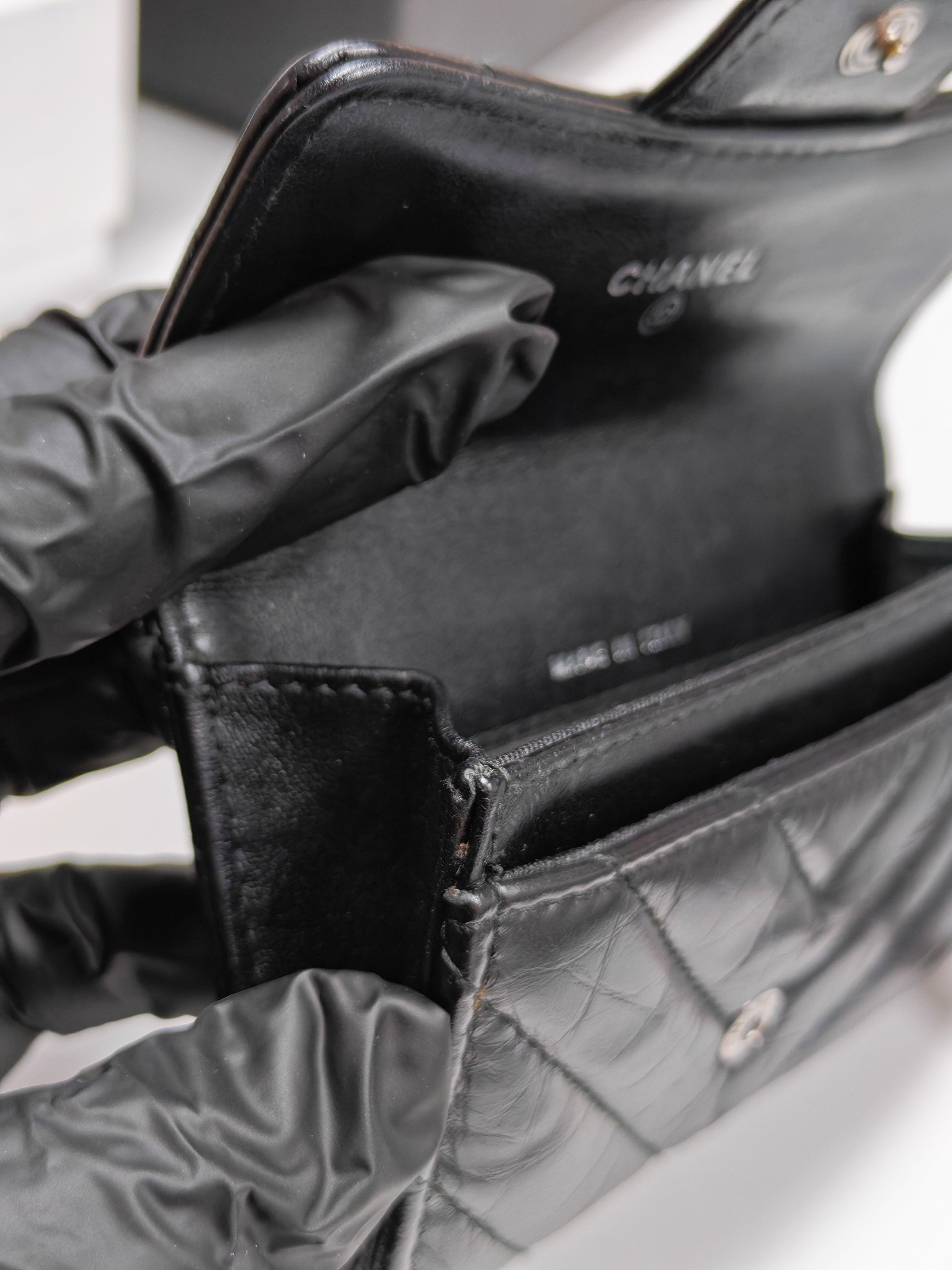 Reissue Flap Card Holder So Black in Distressed Calfskin Leather Series 24 | Purse Maison Luxury Bags Shop