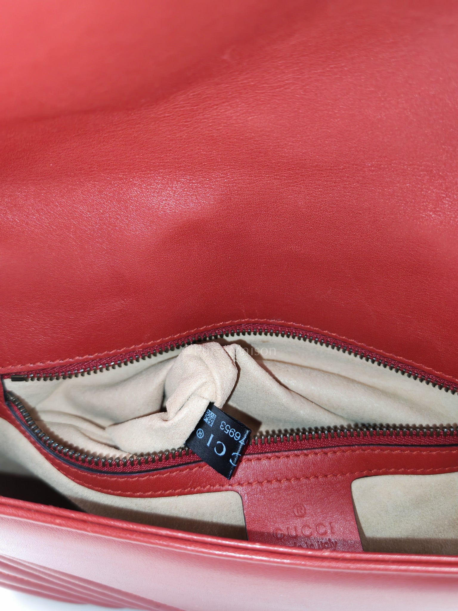 Marmont Medium in Hibiscus Red Calfskin Leather Shoulder Bag