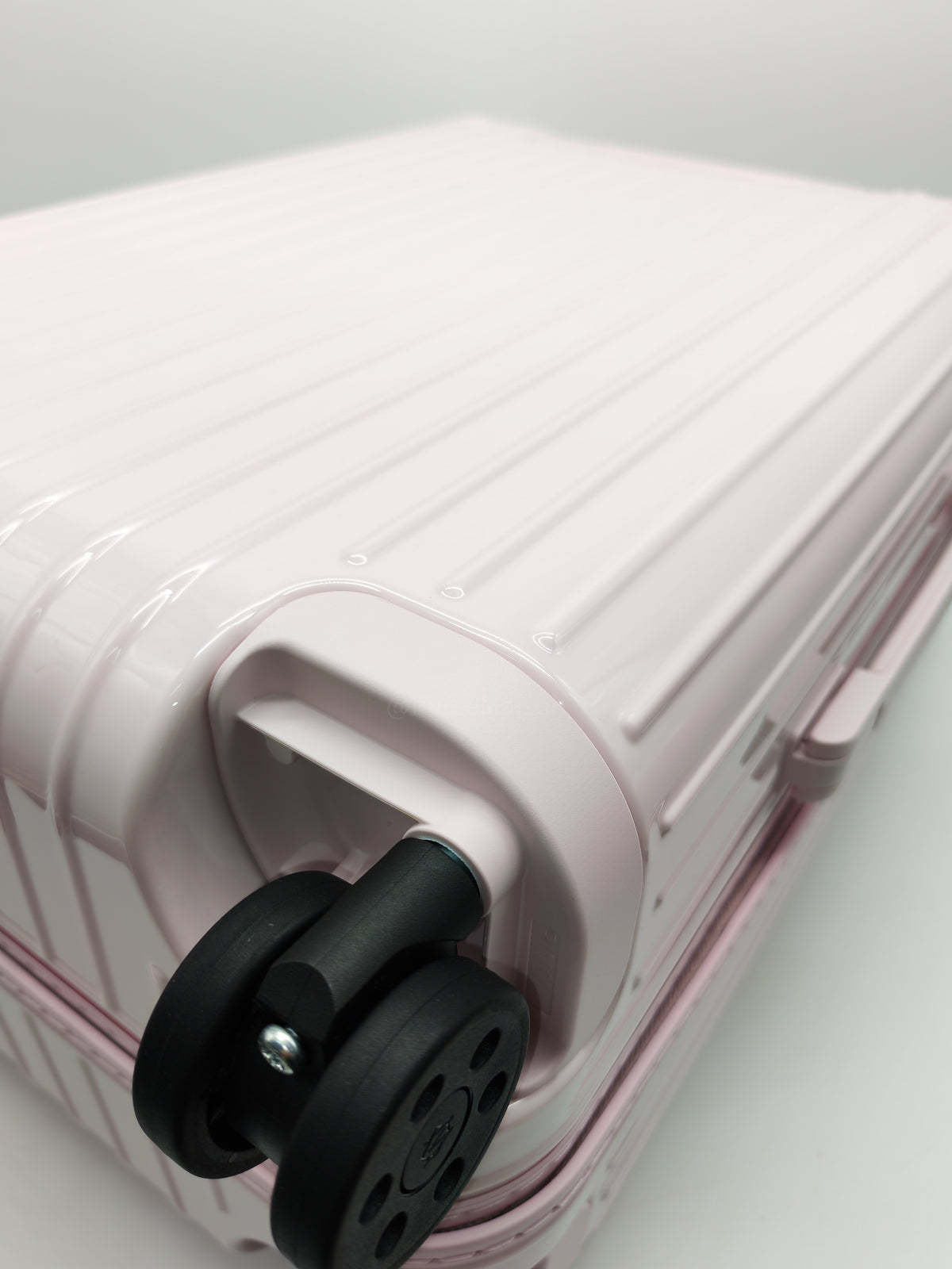 Rimowa Essential Check-In L in Gloss Ballerina Pink Luggage | Purse Maison Luxury Bags Shop