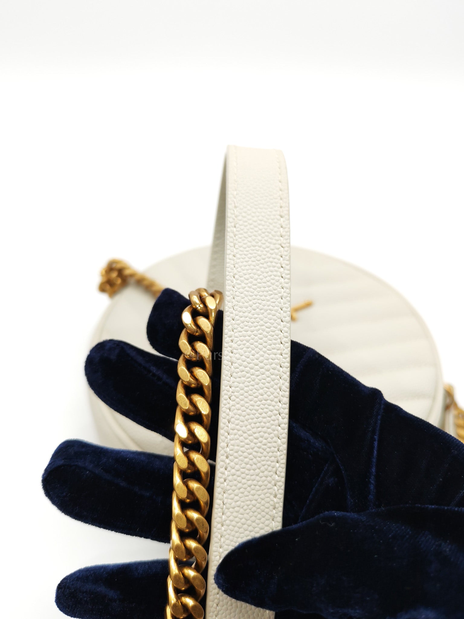Matelasse Ivory in Chevron Quilted Grain de Poudre Round Camera Bag