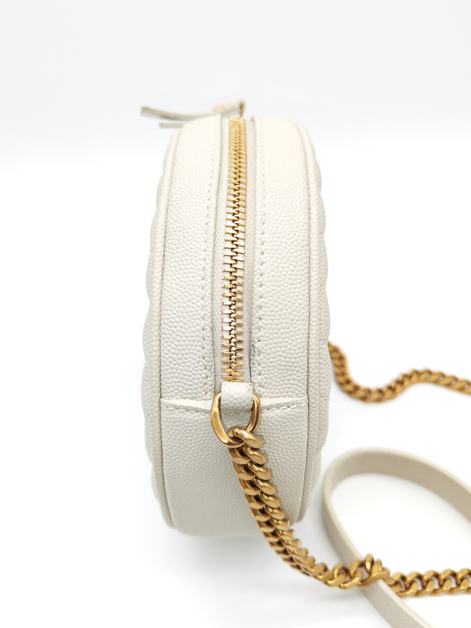 Matelasse Ivory in Chevron Quilted Grain de Poudre Round Camera Bag