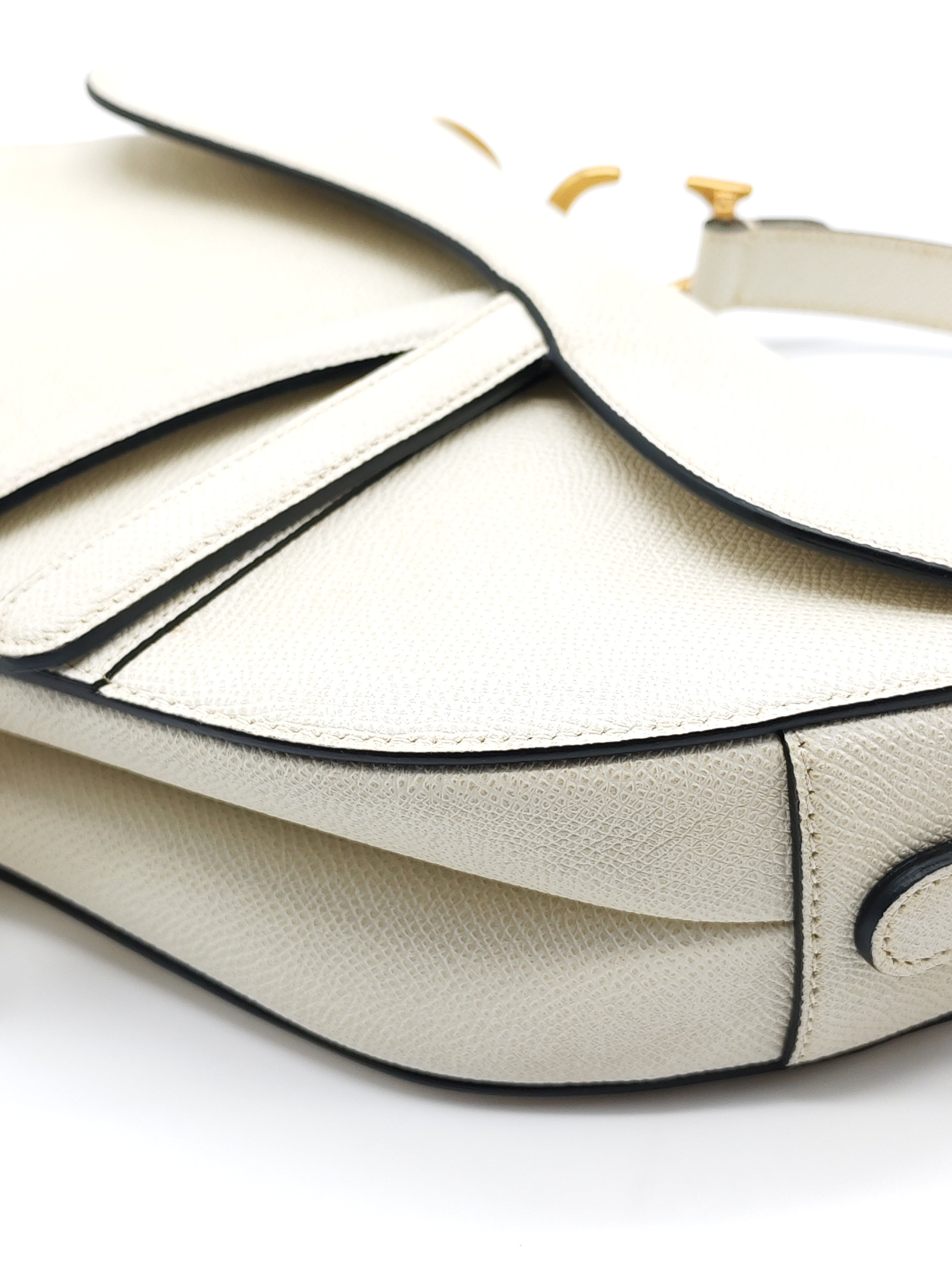 Saddle Shoulder Bag Medium in Latte Grained Calfskin Leather | Purse Maison Luxury Bags Shop