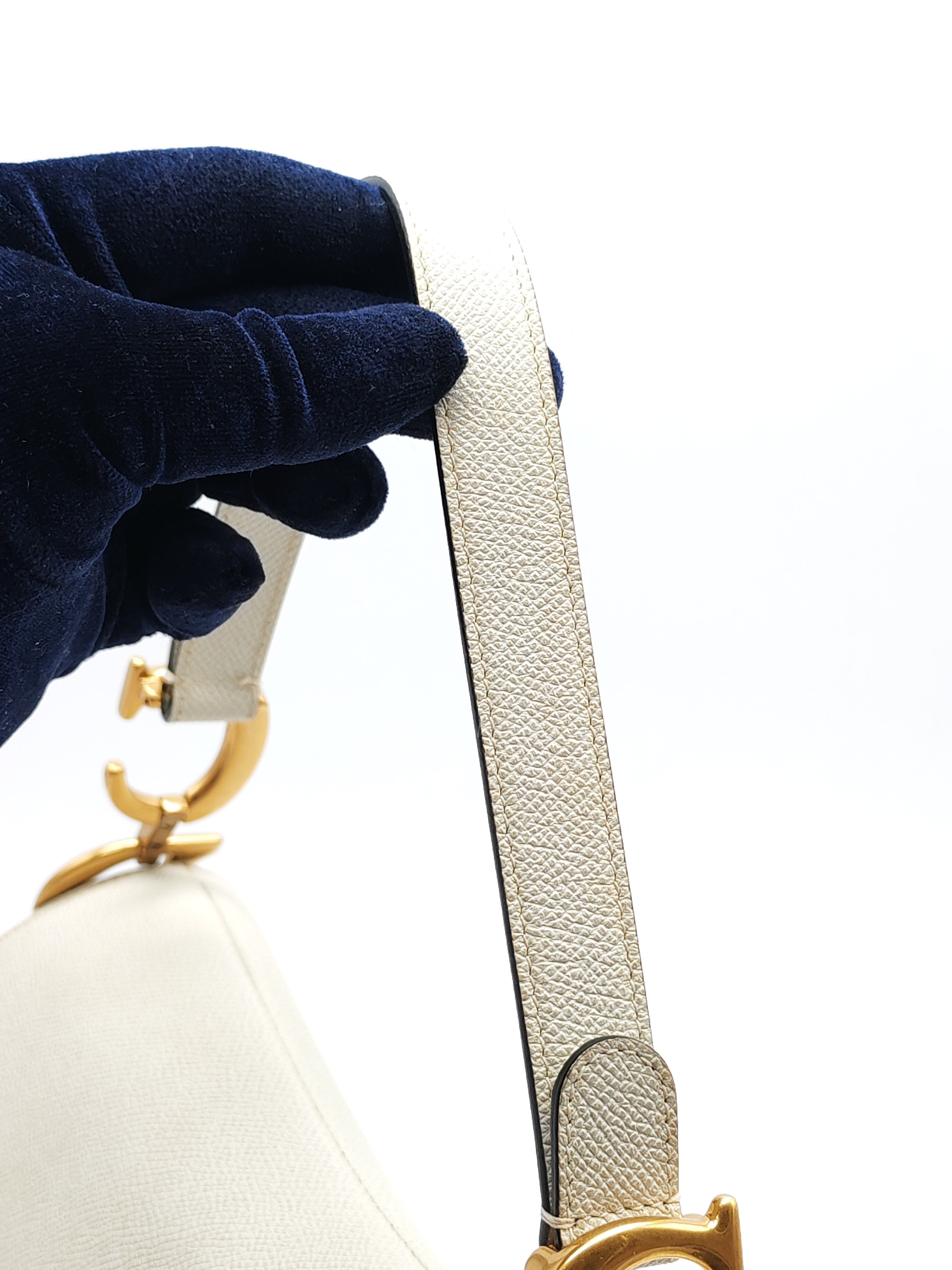 Saddle Shoulder Bag Medium in Latte Grained Calfskin Leather | Purse Maison Luxury Bags Shop