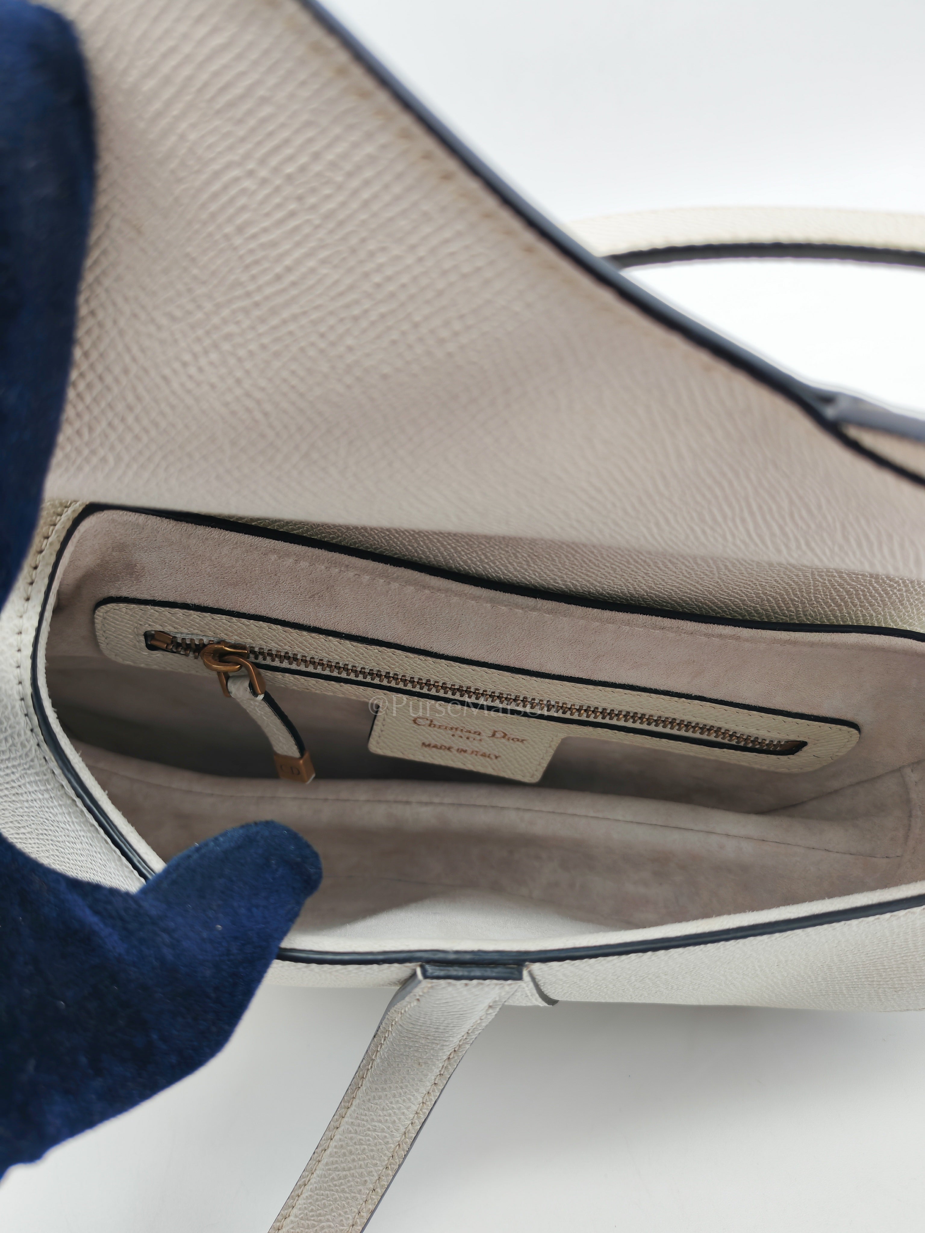 Saddle Shoulder Bag Medium in Latte Grained Calfskin Leather | Purse Maison Luxury Bags Shop