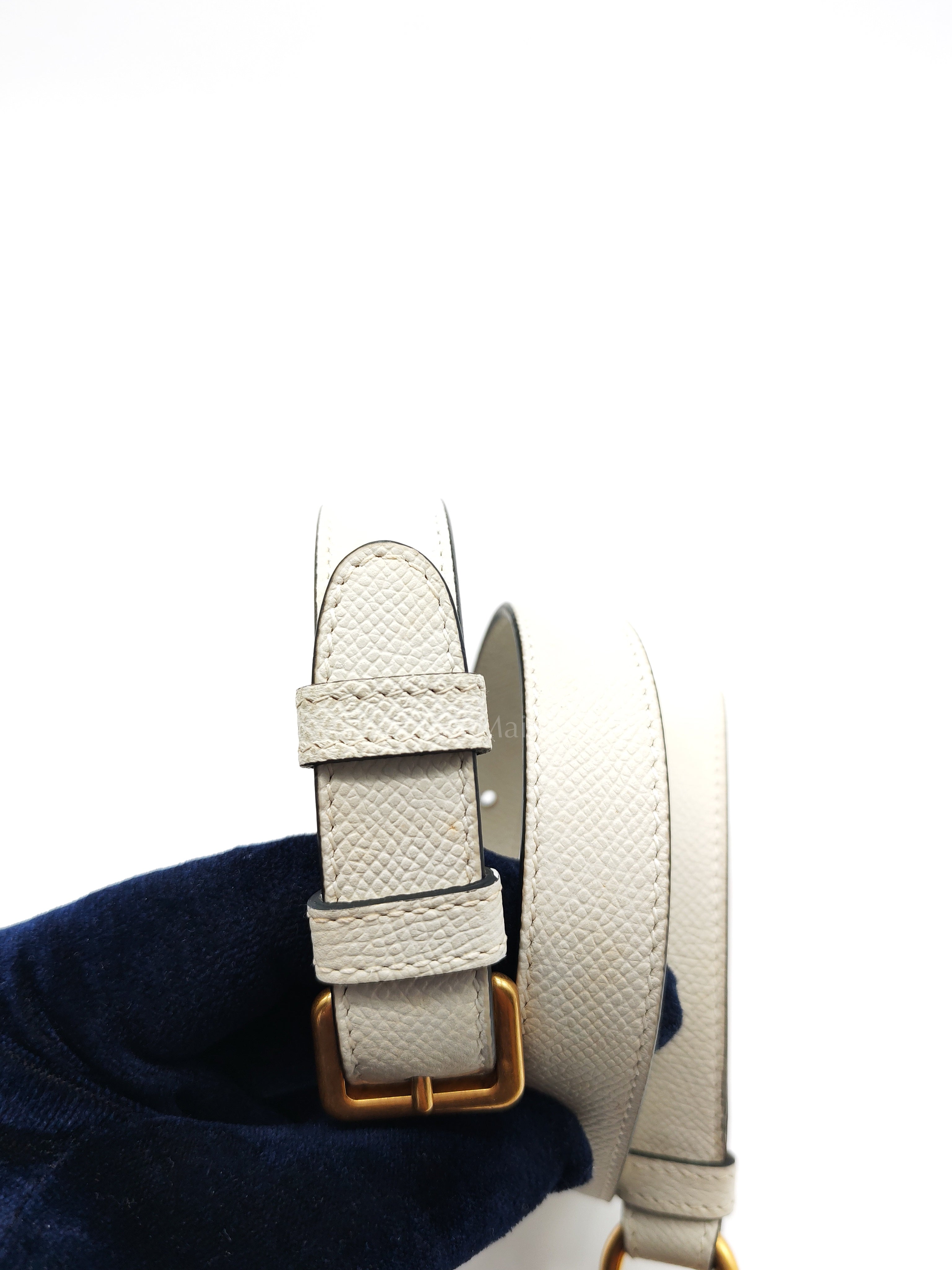 Saddle Shoulder Bag Medium in Latte Grained Calfskin Leather | Purse Maison Luxury Bags Shop