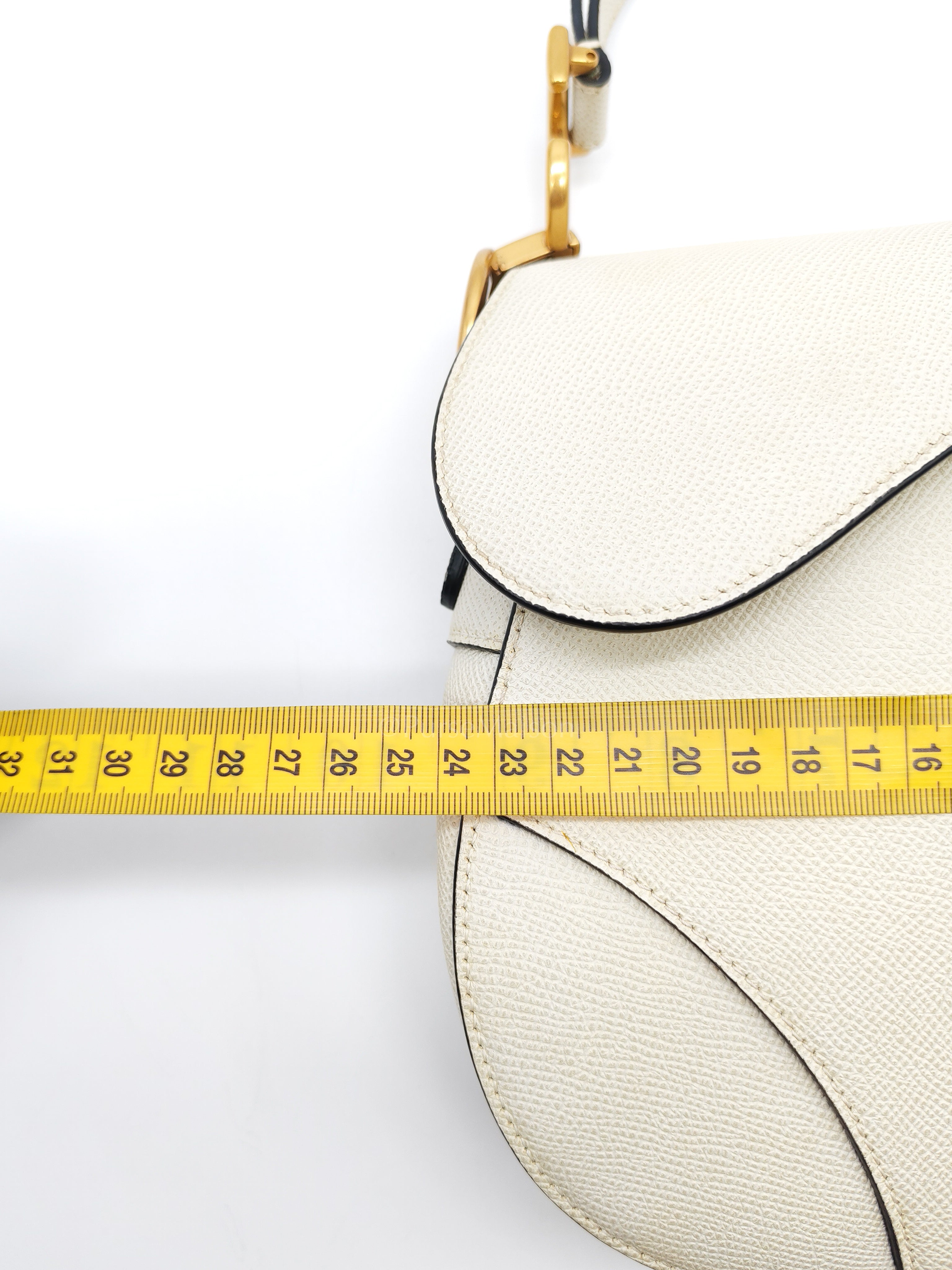 Saddle Shoulder Bag Medium in Latte Grained Calfskin Leather | Purse Maison Luxury Bags Shop