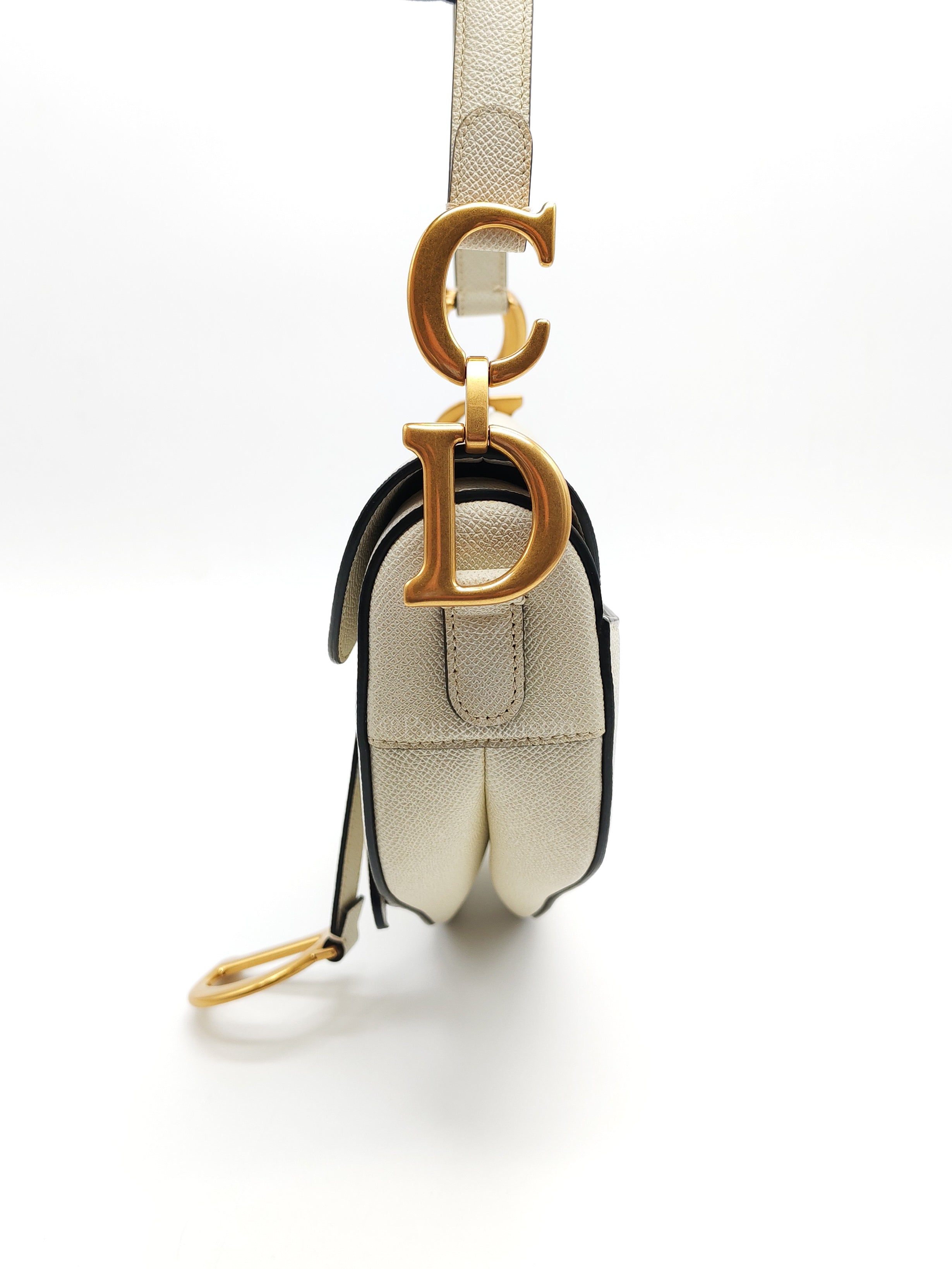 Saddle Shoulder Bag Medium in Latte Grained Calfskin Leather | Purse Maison Luxury Bags Shop