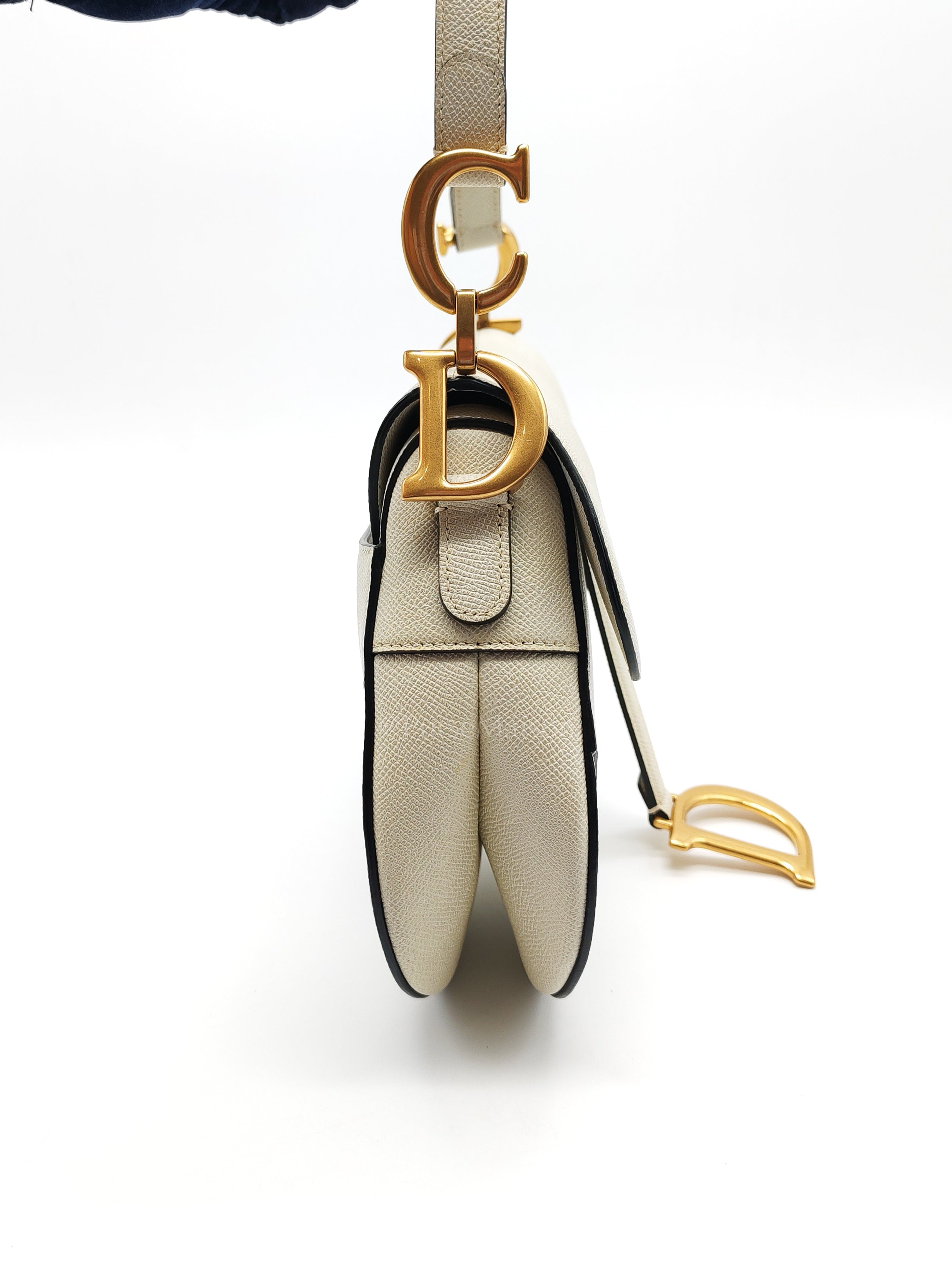 Saddle Shoulder Bag Medium in Latte Grained Calfskin Leather | Purse Maison Luxury Bags Shop