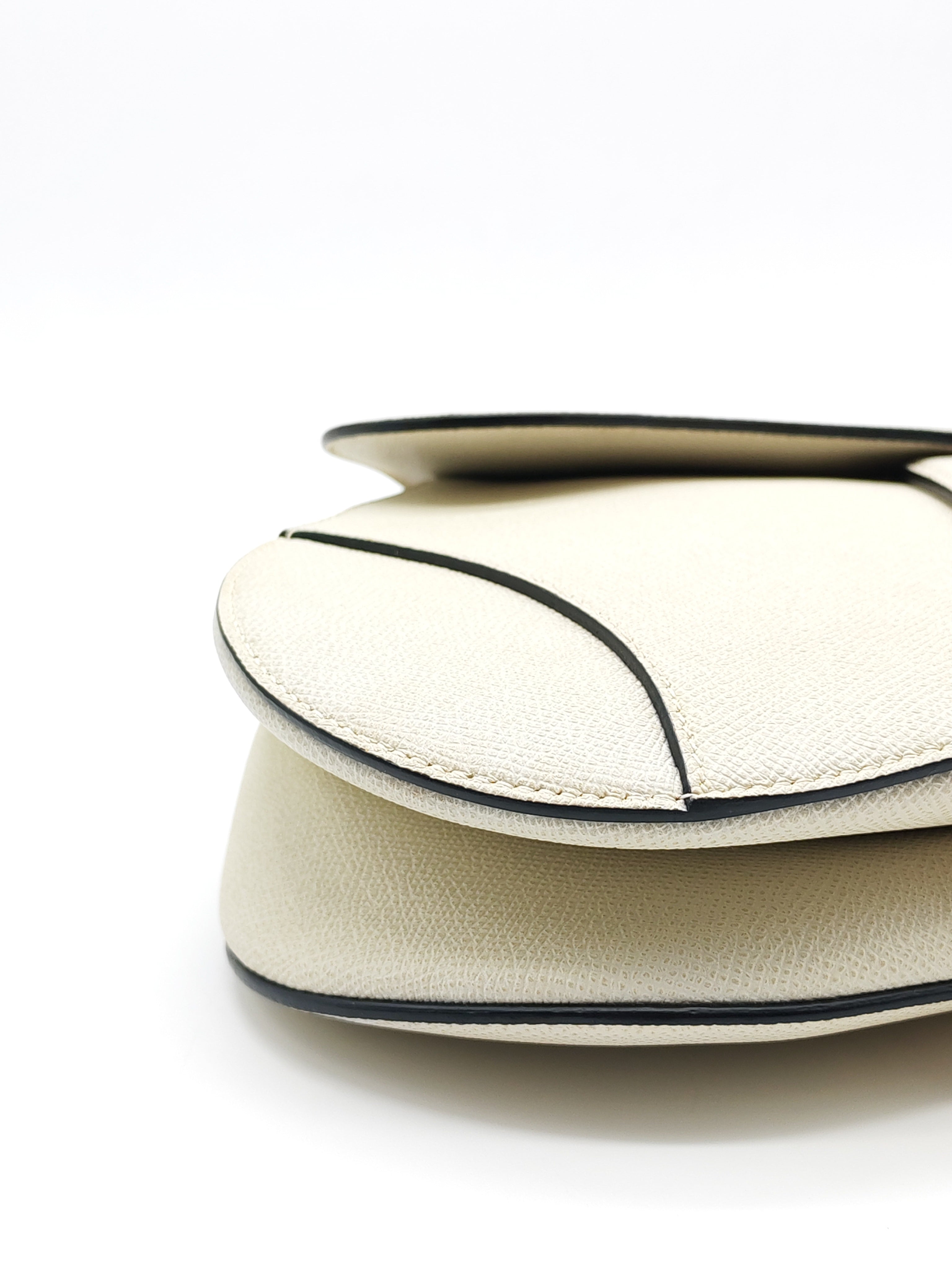 Saddle Shoulder Bag Medium in Latte Grained Calfskin Leather | Purse Maison Luxury Bags Shop