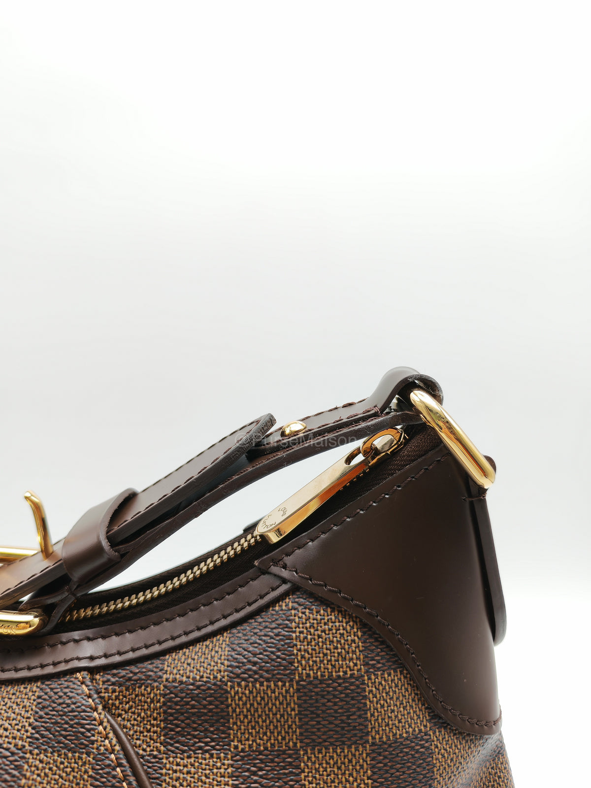 Louis Vuitton Thames PM Shoulder Bag in Damier Ebene Canvas and Gold Hardware (Datecode: MI0079)