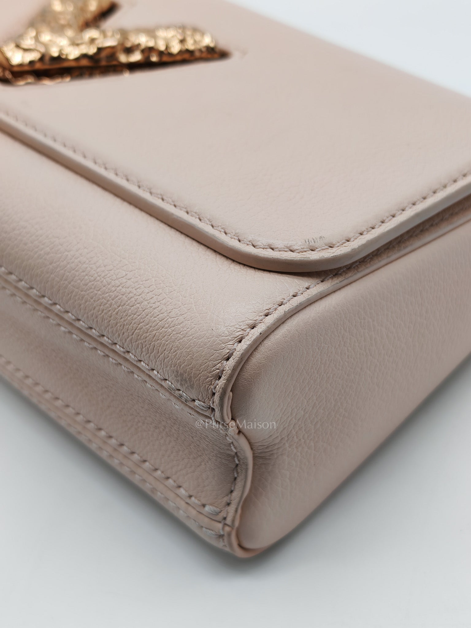 Twist East West in Rose Ballerine Grained Leather Rosegold Hardware Shoulder Bag
