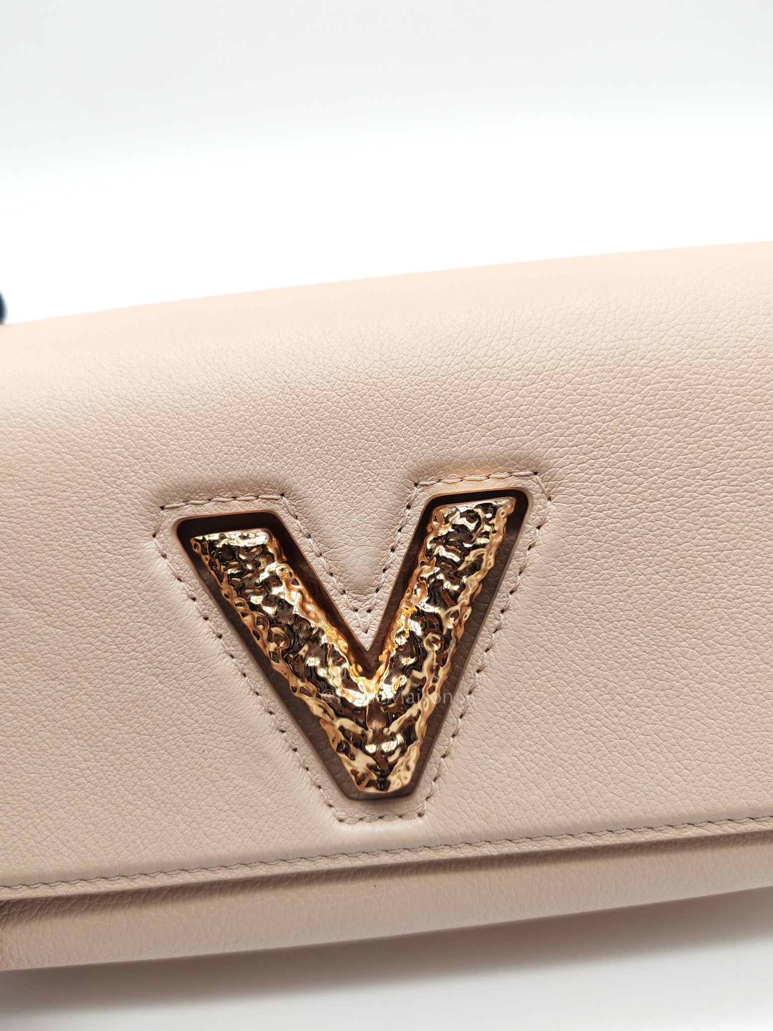 Twist East West in Rose Ballerine Grained Leather Rosegold Hardware Shoulder Bag