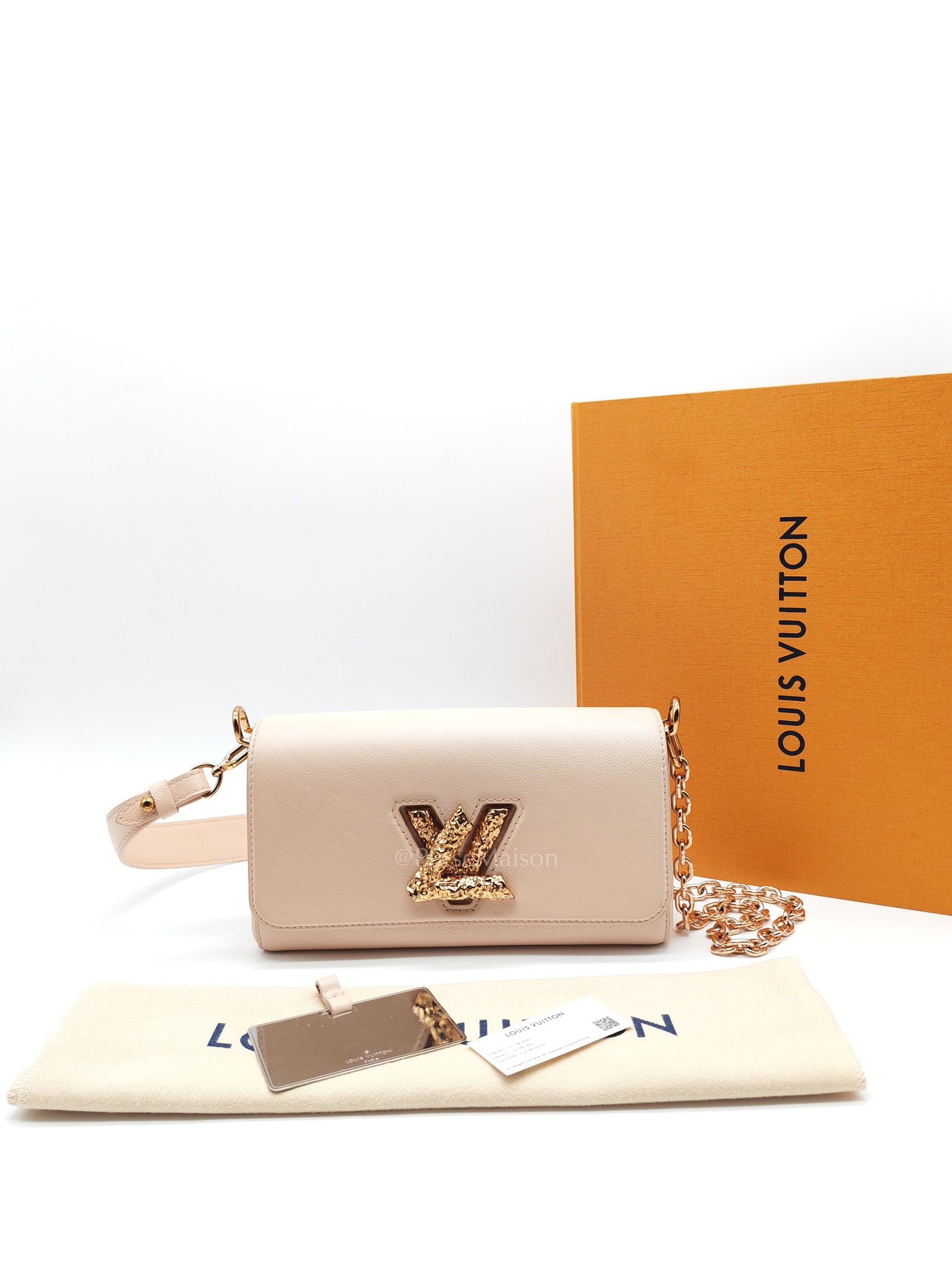 Twist East West in Rose Ballerine Grained Leather Rosegold Hardware Shoulder Bag
