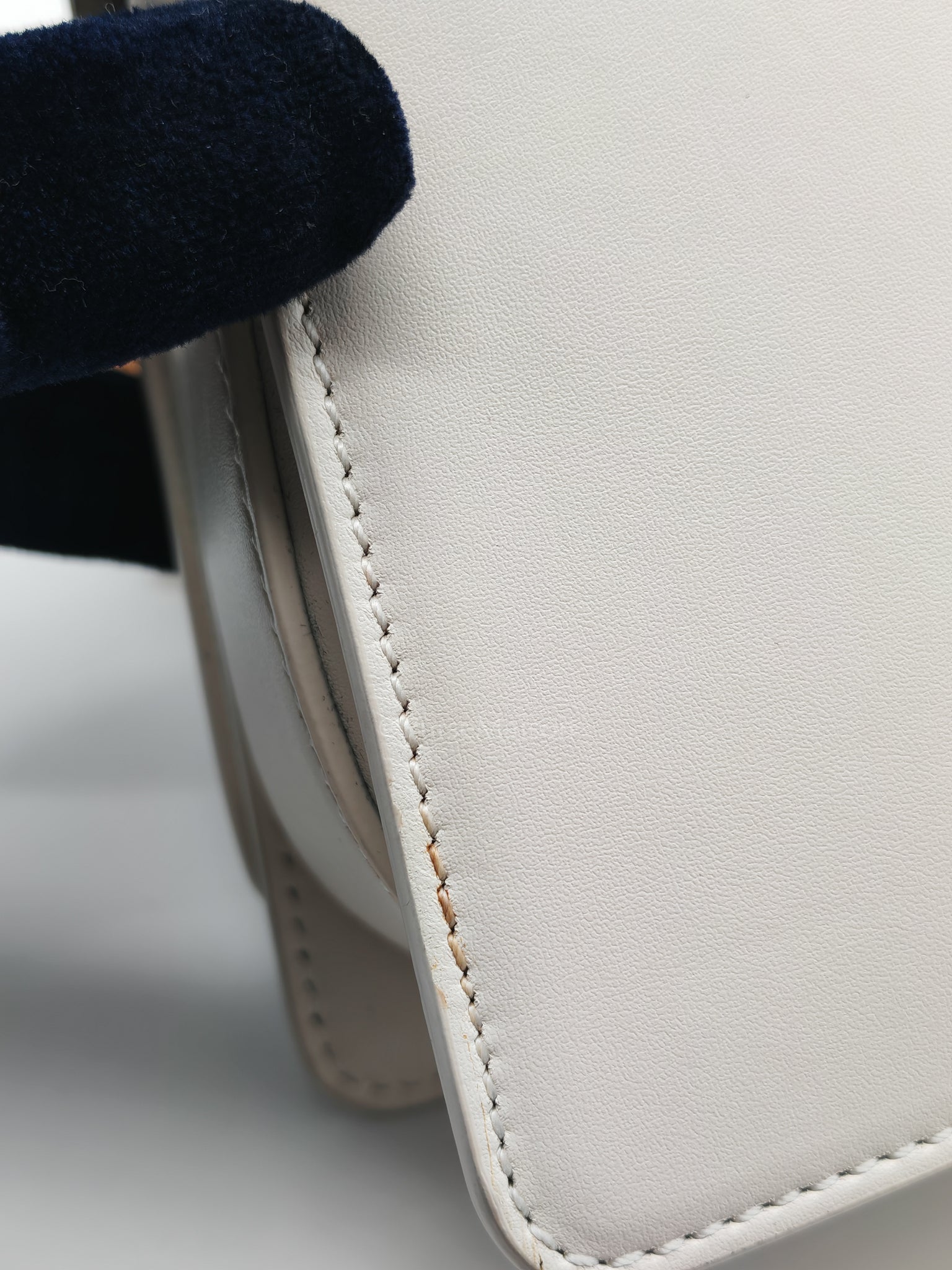 Small 4G Sliding Chain Ivory White Shoulder Bag | Purse Maison Luxury Bags Shop