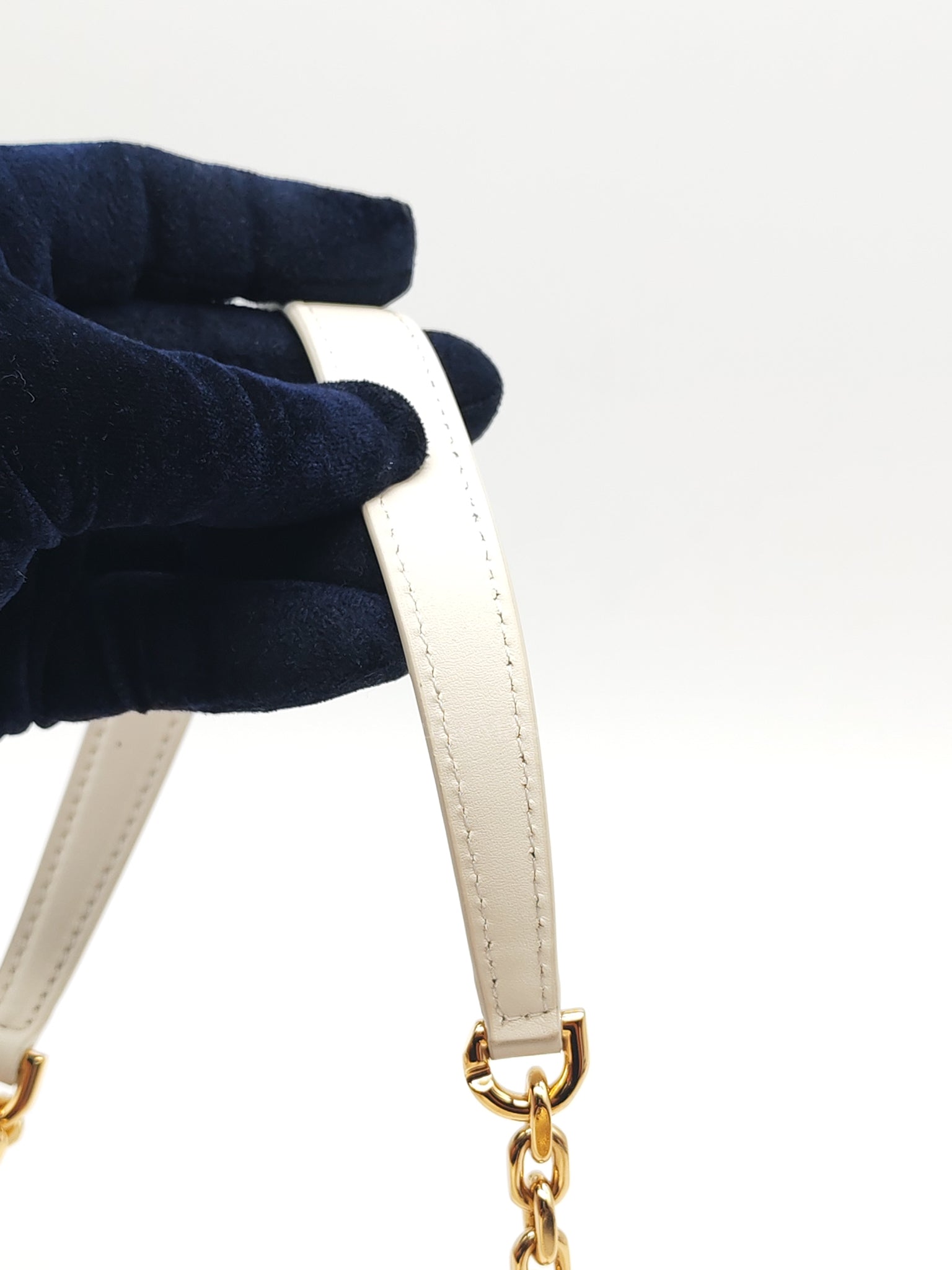 Small 4G Sliding Chain Ivory White Shoulder Bag | Purse Maison Luxury Bags Shop
