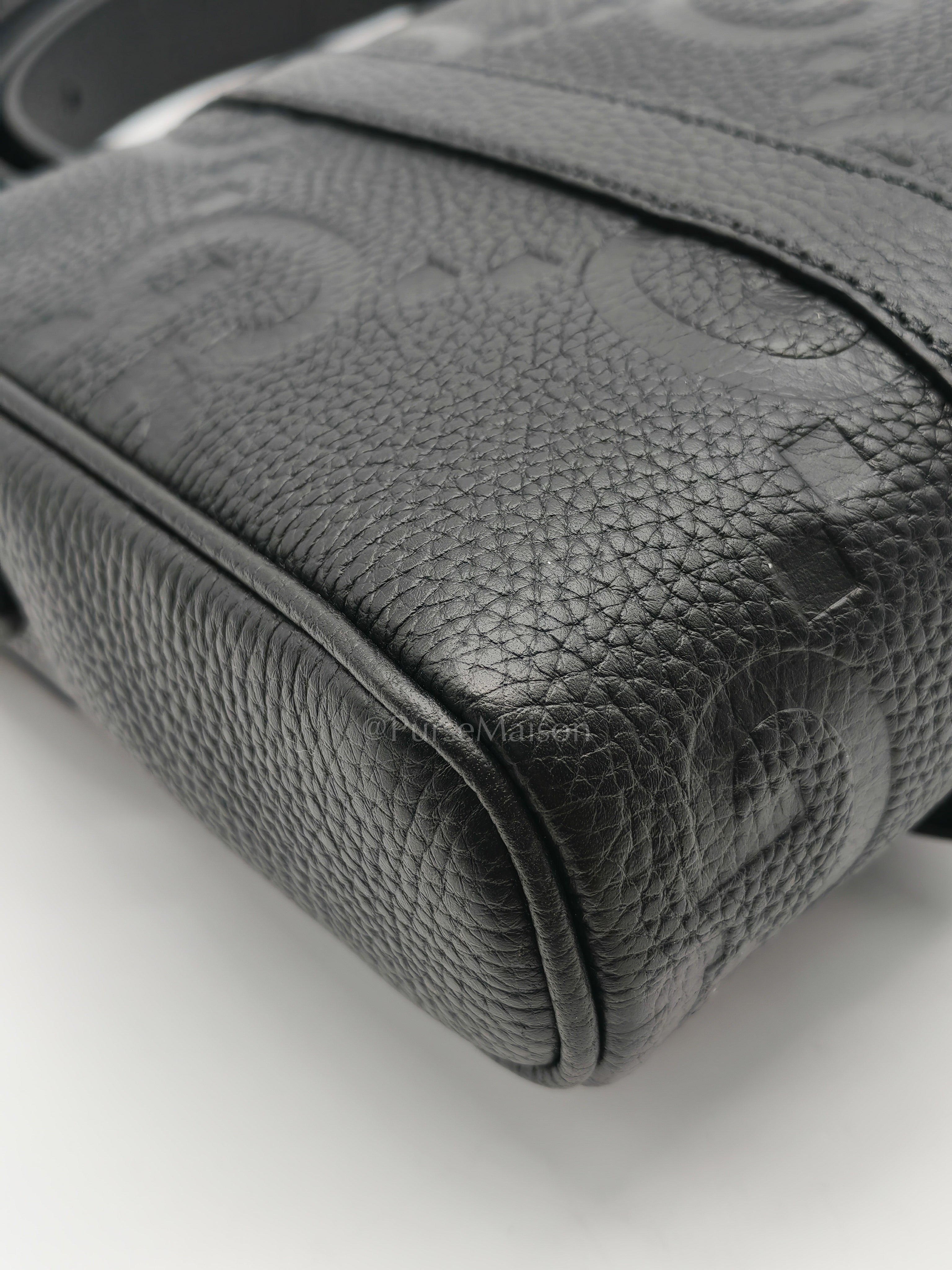 Small Jumbo GG Messenger Bag in Black Grained Calfskin Leather & Silver Hardware | Purse Maison Luxury Bags Shop