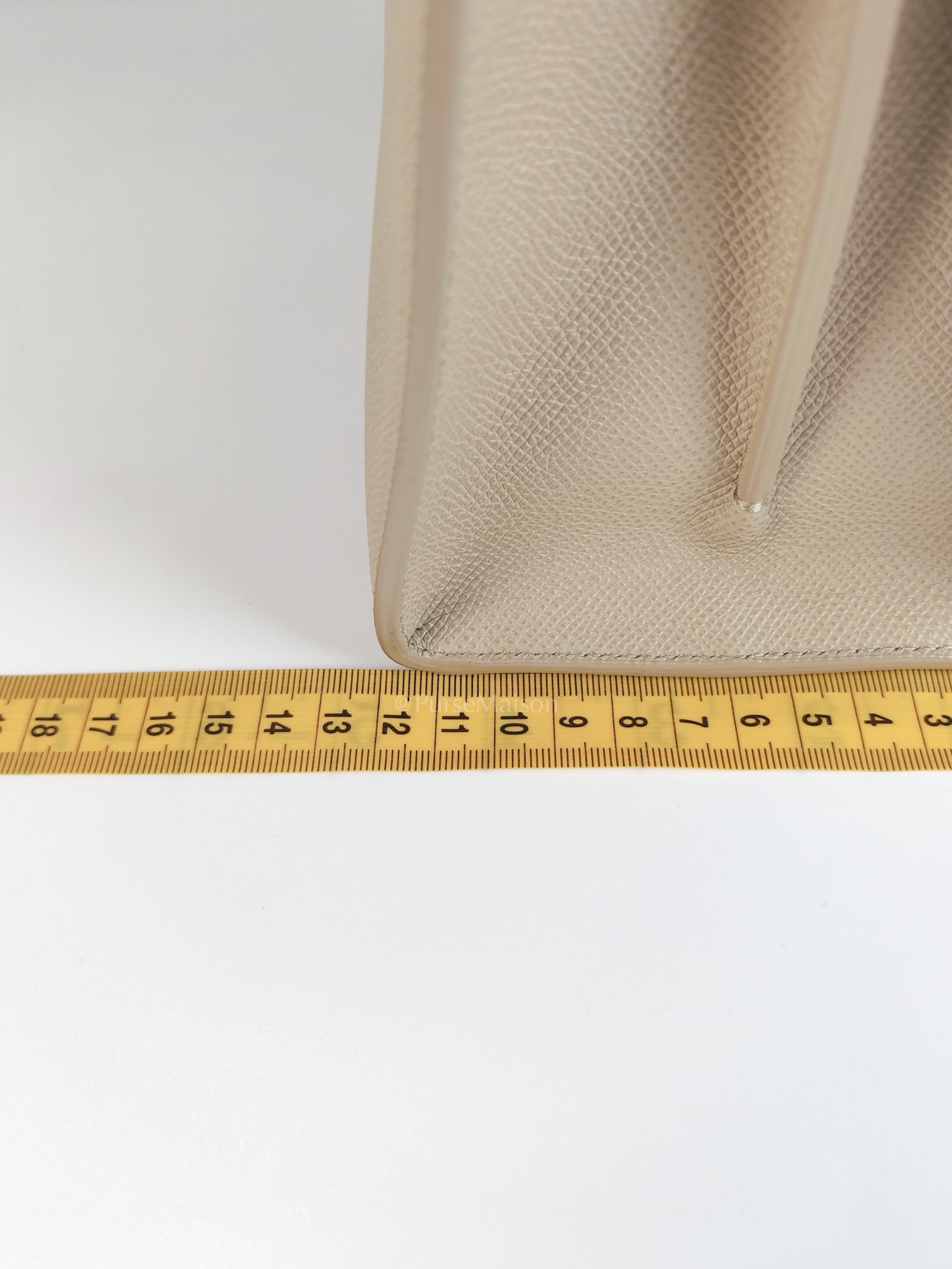 St Honoré Tote Bag Medium in Beige Grained Calfskin | Purse Maison Luxury Bags Shop