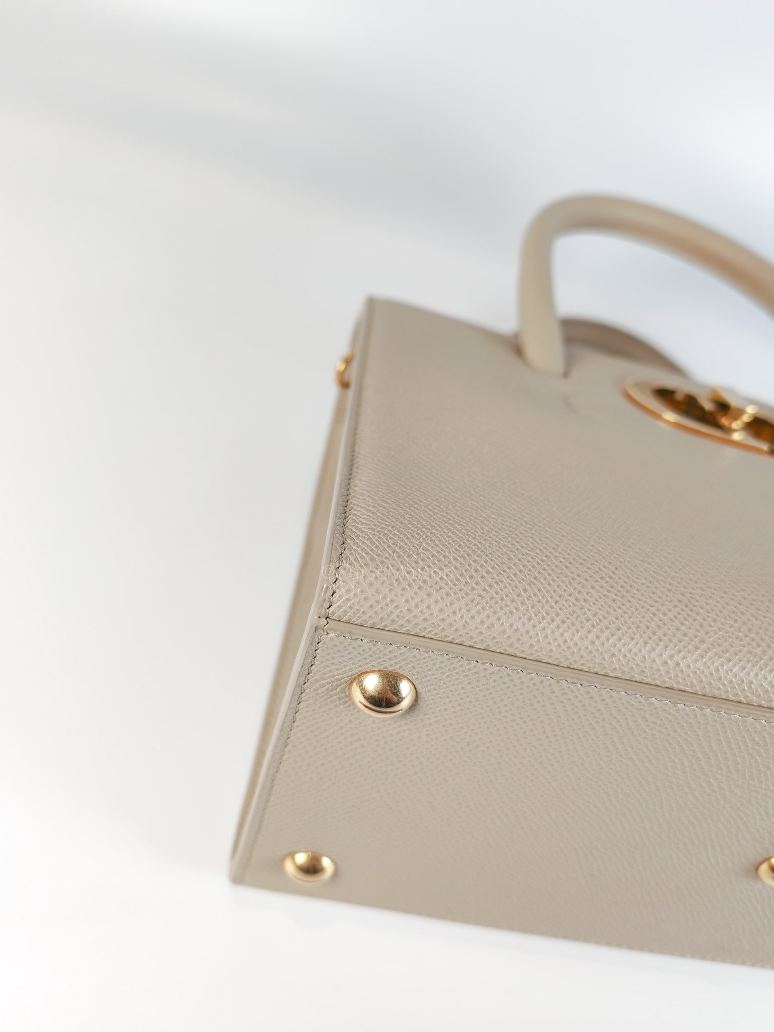 St Honoré Tote Bag Medium in Beige Grained Calfskin | Purse Maison Luxury Bags Shop