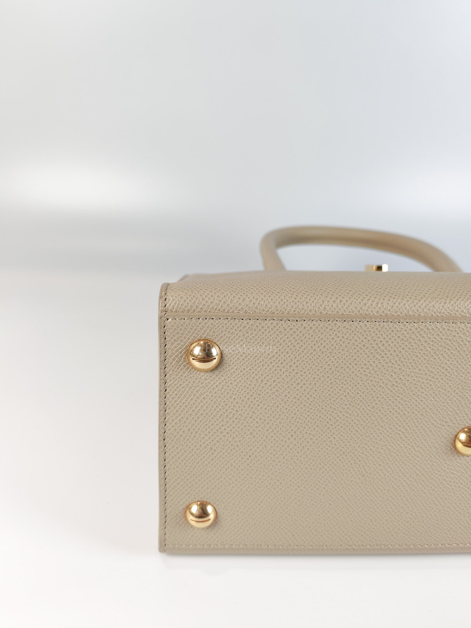 St Honoré Tote Bag Medium in Beige Grained Calfskin | Purse Maison Luxury Bags Shop