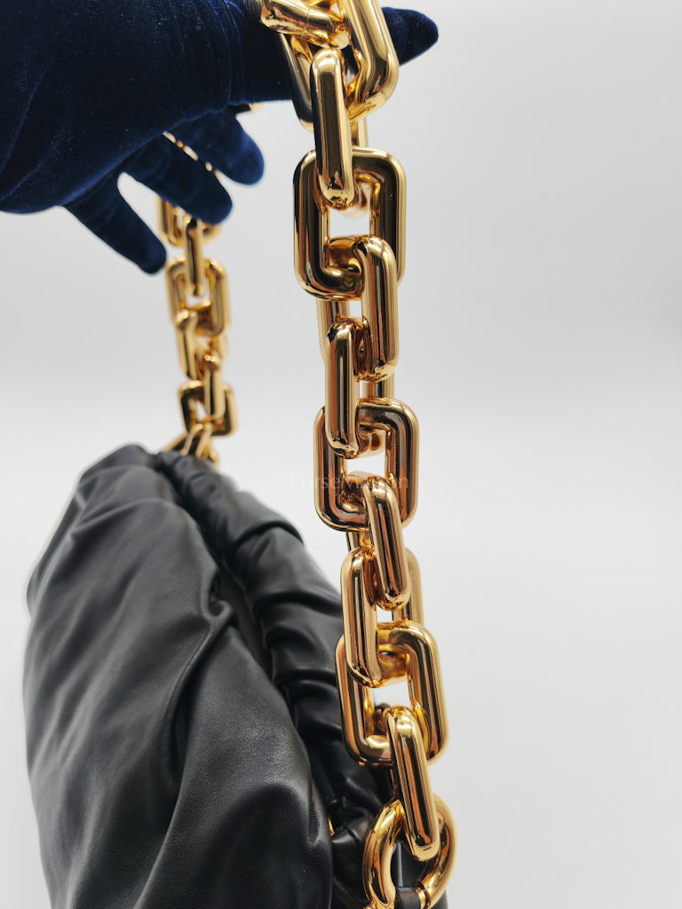 The Chain Pouch in Black Clafskin Leather Shoulder Bag | Purse Maison Luxury Bags Shop