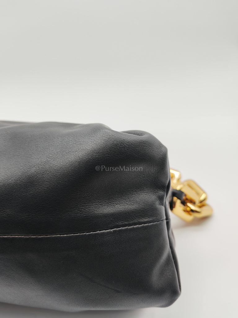 The Chain Pouch in Black Clafskin Leather Shoulder Bag | Purse Maison Luxury Bags Shop