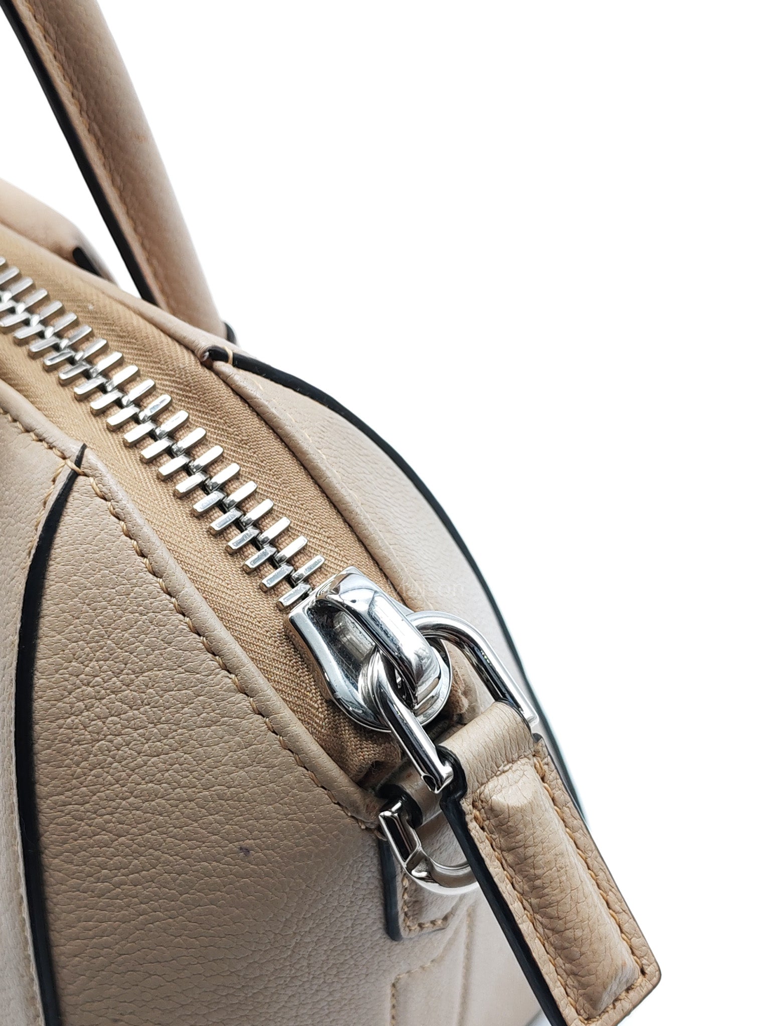 Antigona Mini In Nude Goatskin Leather & Silver Hardware