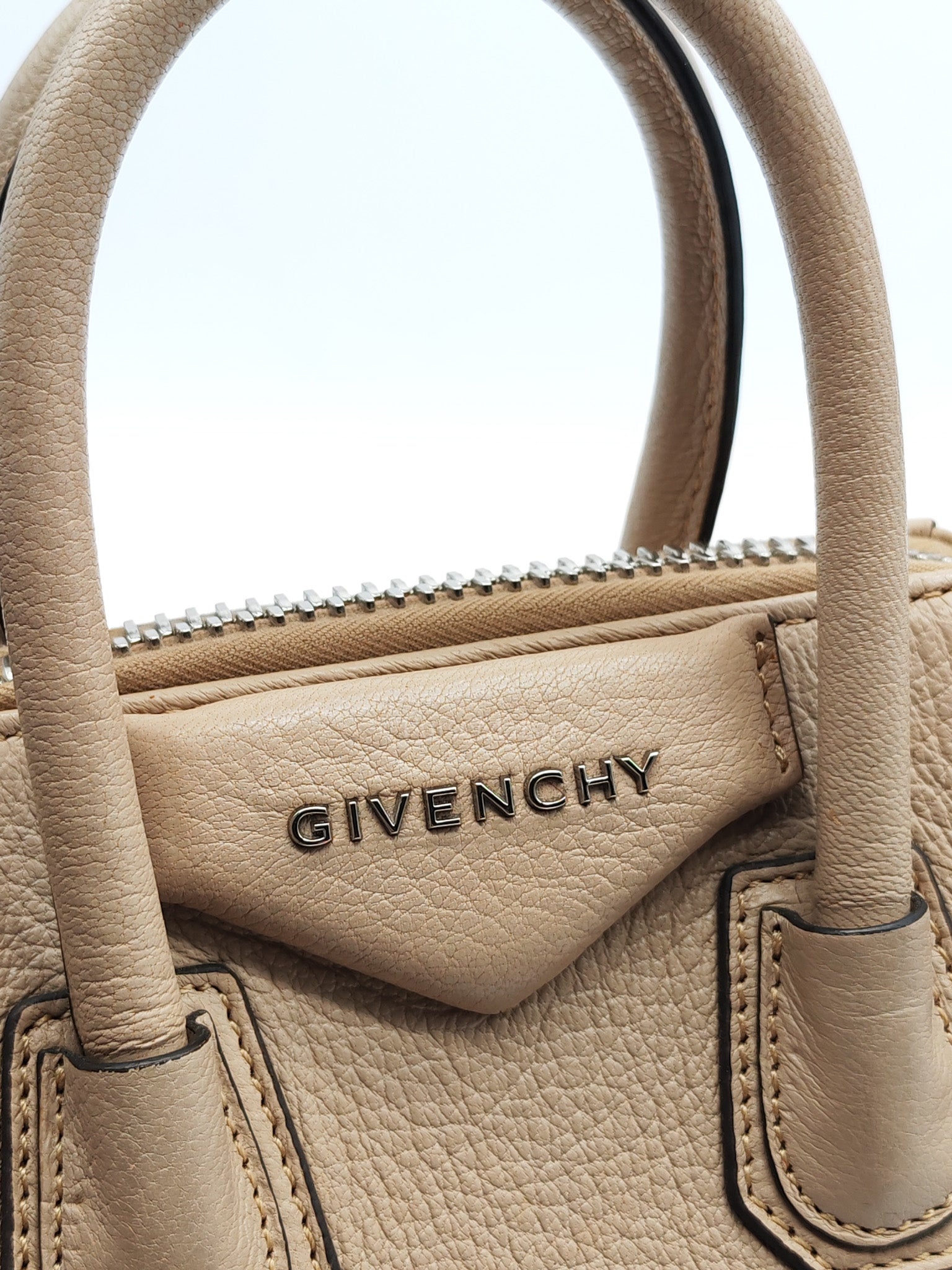 Antigona Mini In Nude Goatskin Leather & Silver Hardware