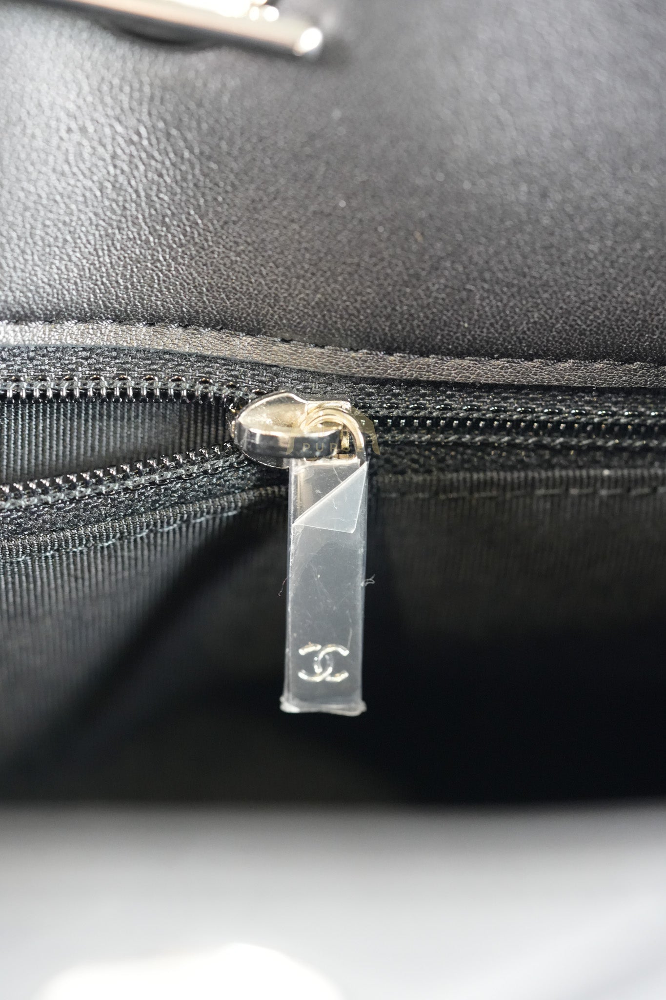 Timeless Classic Tote Bag in Black Quilted Calfskin Leather and Silver Hardware Series 21 | Purse Maison Luxury Bags Shop