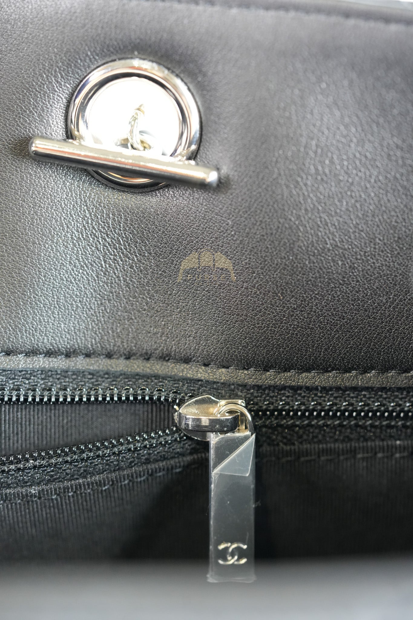 Timeless Classic Tote Bag in Black Quilted Calfskin Leather and Silver Hardware Series 21 | Purse Maison Luxury Bags Shop