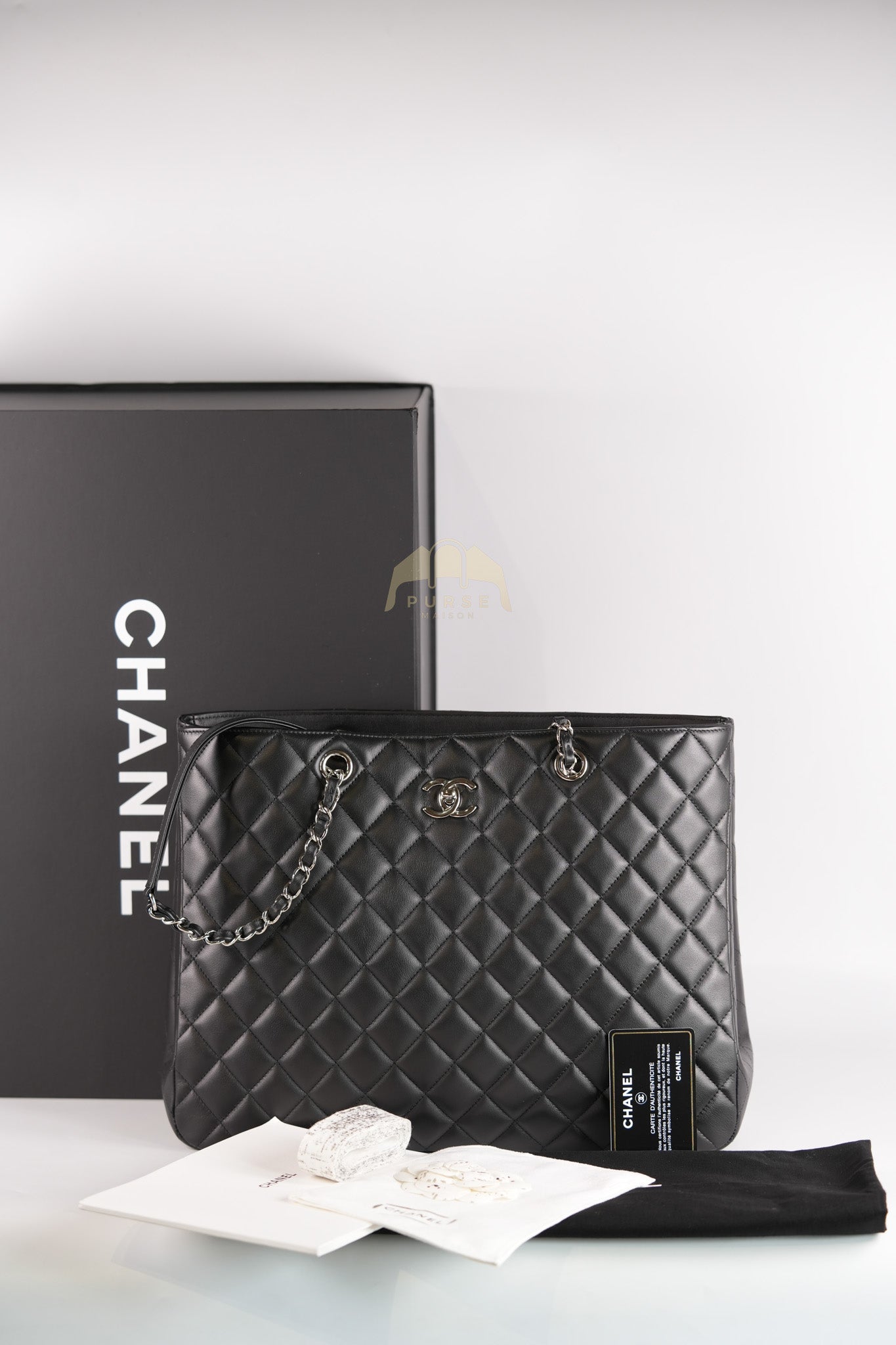 Timeless Classic Tote Bag in Black Quilted Calfskin Leather and Silver Hardware Series 21 | Purse Maison Luxury Bags Shop