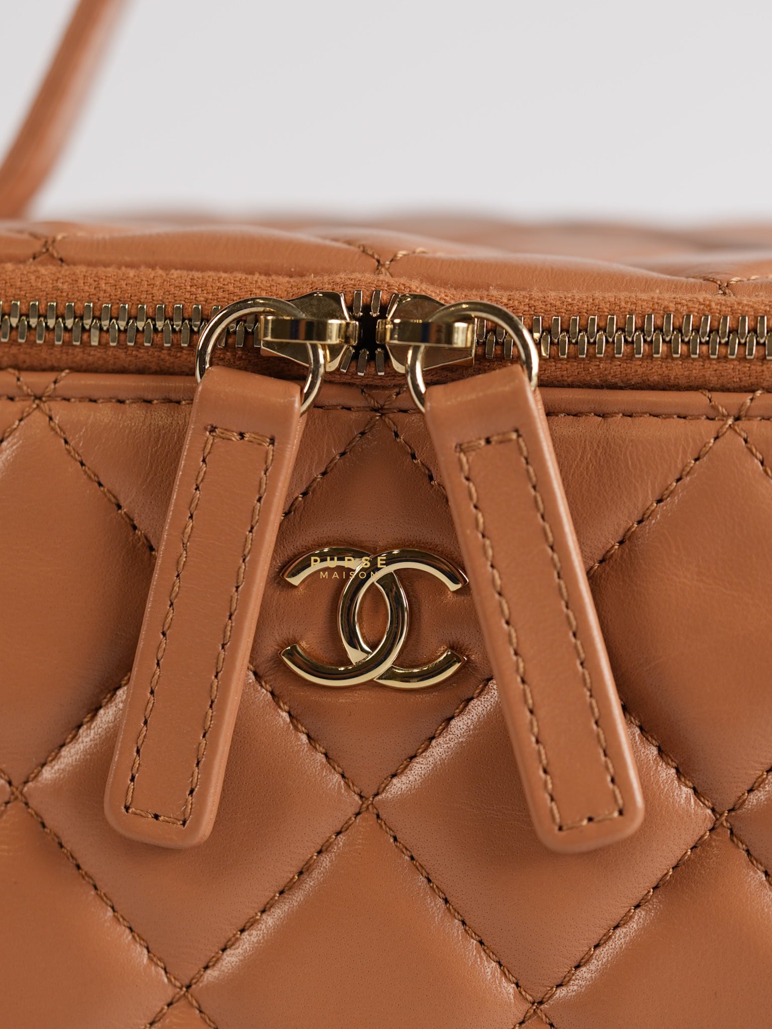 Top Handle Cargo Vanity Case Shoulder Bag Lambskin Dark Beige (Microchip) | Purse Maison Luxury Bags Shop