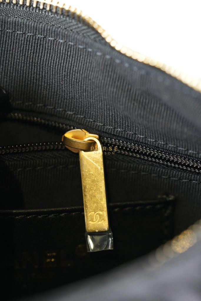 Trendy Pockets Hobo Bag in Black Shiny Lambskin Quilted Aged Gold Hardware (Microchip) | Purse Maison Luxury Bags Shop