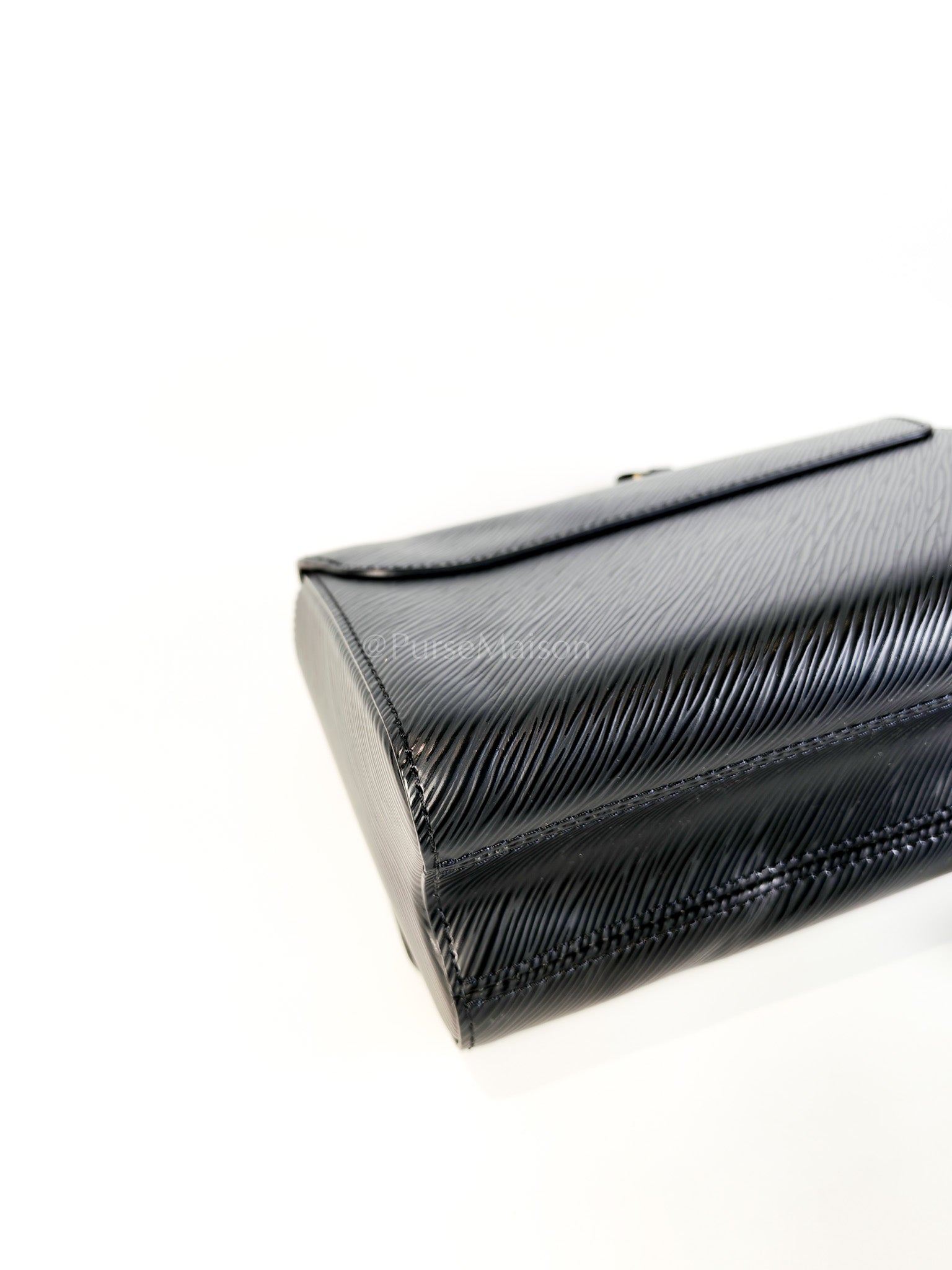 Twist Lock MM in Black Epi Leather Gold Hardware (Microchip) | Purse Maison Luxury Bags Shop