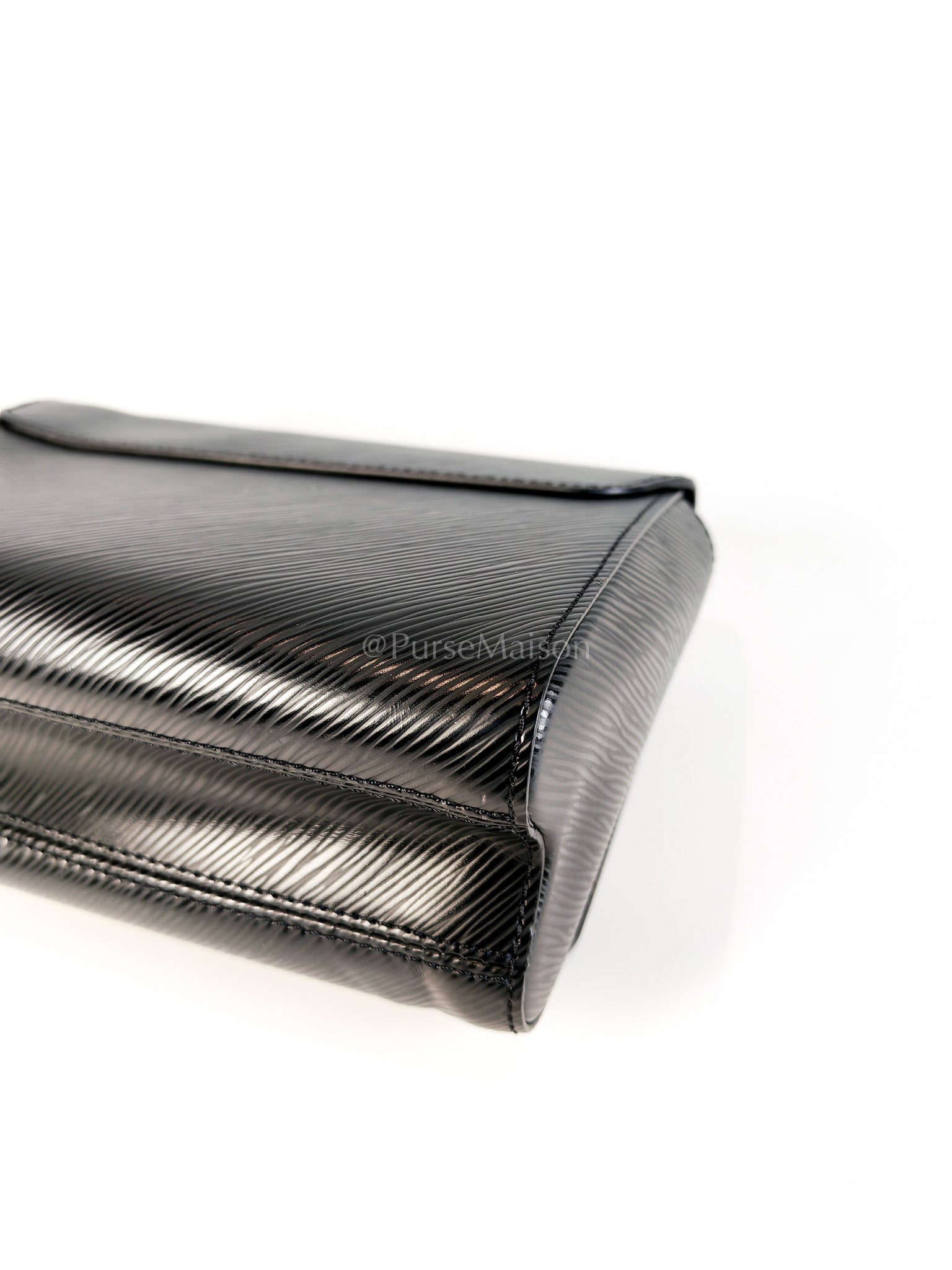 Twist Lock MM in Black Epi Leather Gold Hardware (Microchip) | Purse Maison Luxury Bags Shop