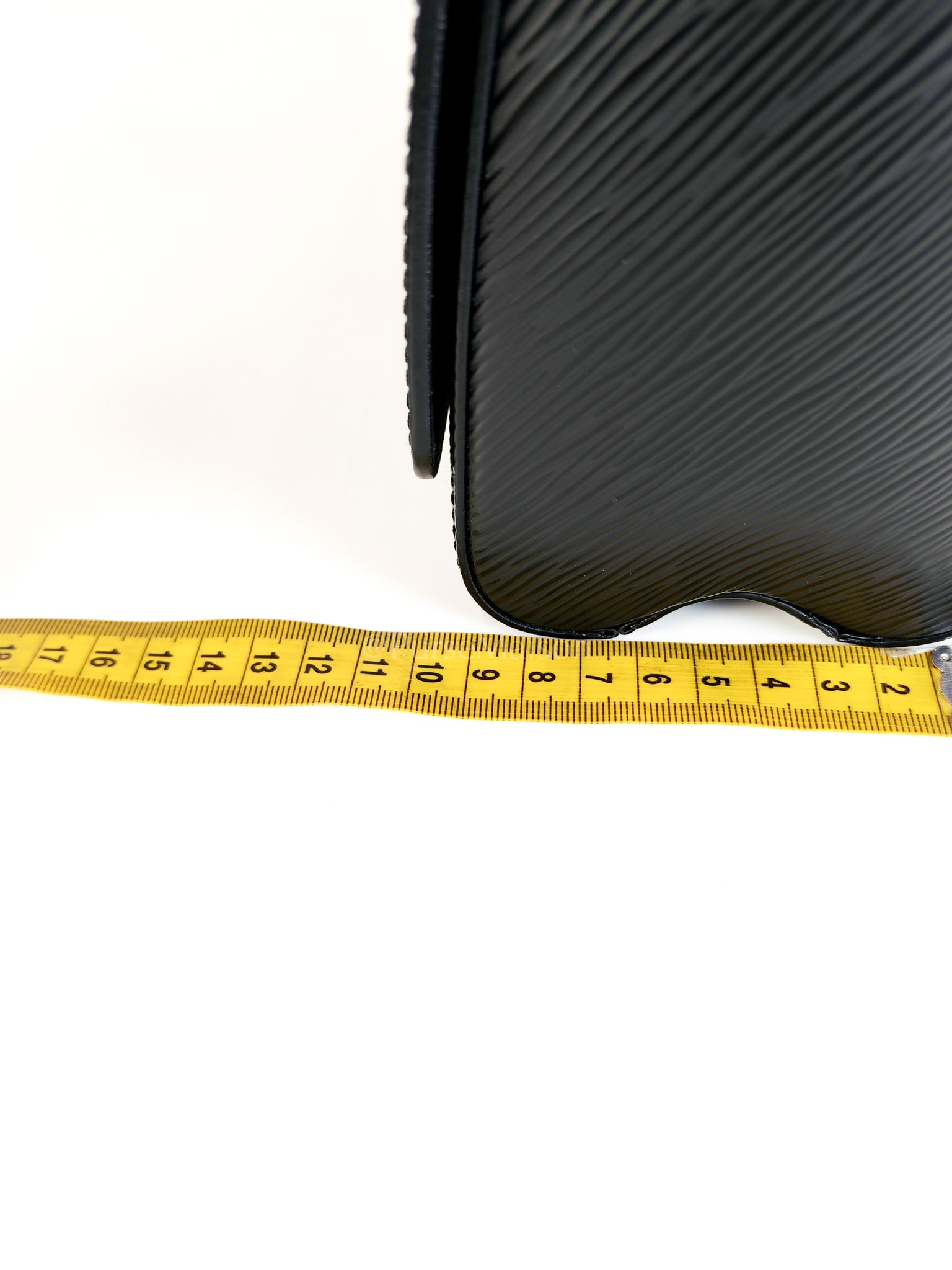 Twist Lock MM in Black Epi Leather Gold Hardware (Microchip) | Purse Maison Luxury Bags Shop