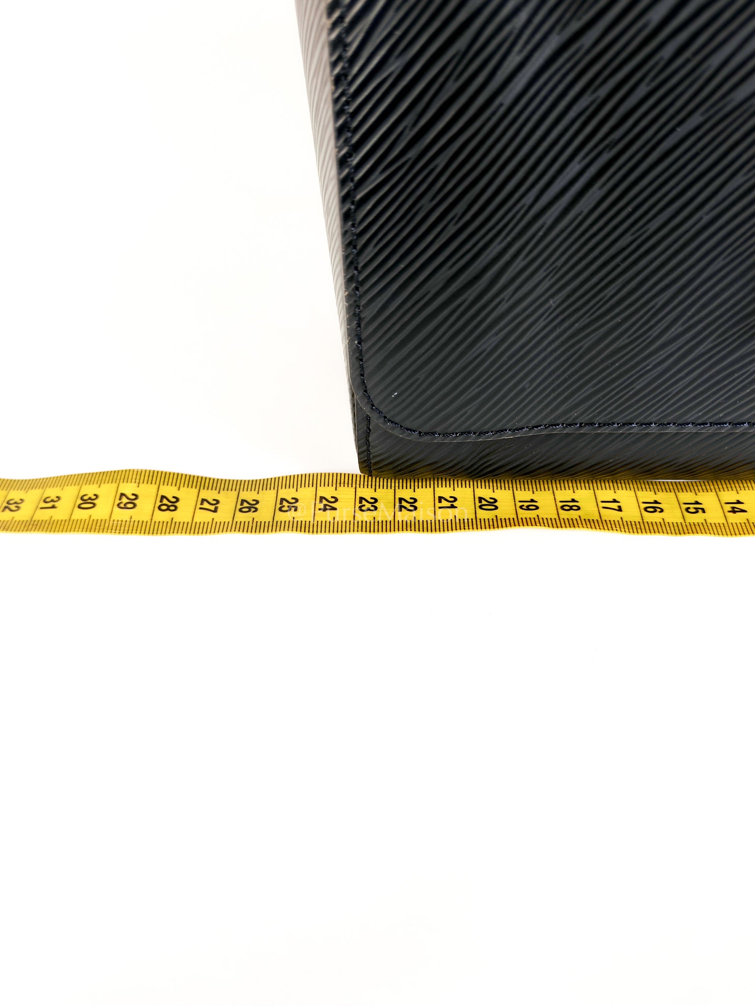 Twist Lock MM in Black Epi Leather Gold Hardware (Microchip) | Purse Maison Luxury Bags Shop