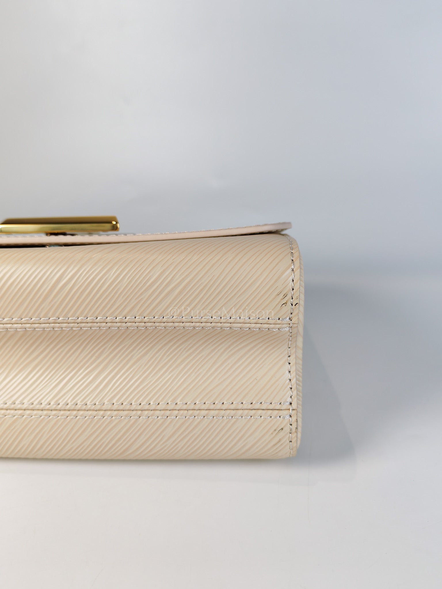 Twist Lock MM in Cream Epi Leather and Mixed Hardware Shoulder Bag (Microchip) | Purse Maison Luxury Bags Shop