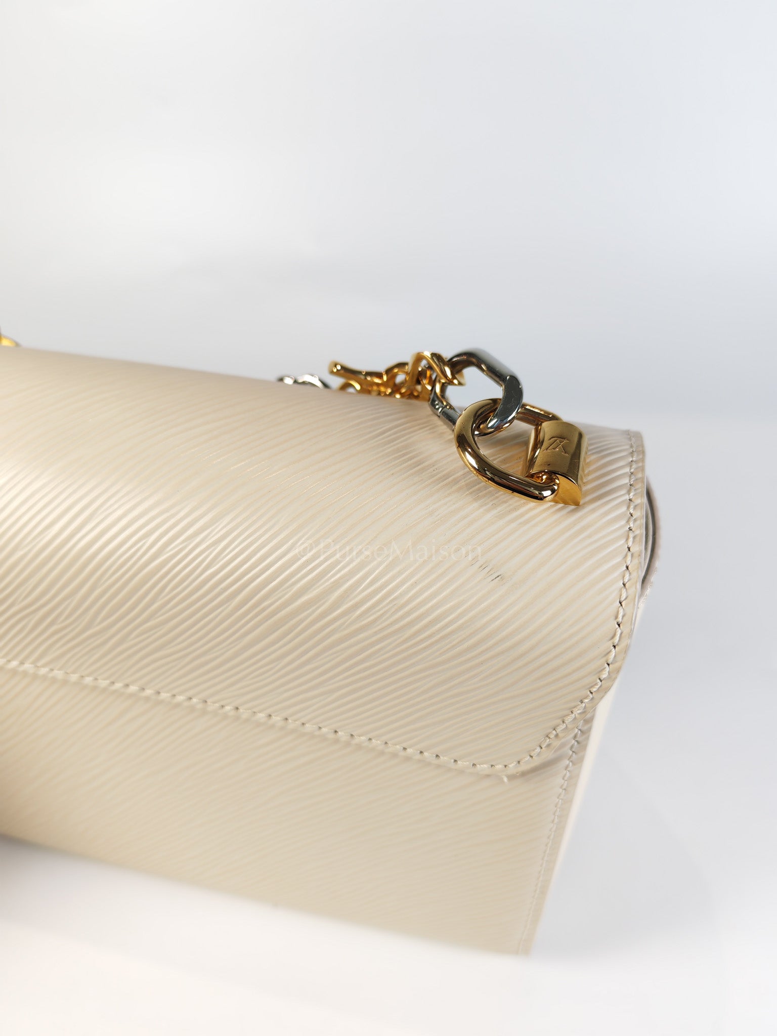 Twist Lock MM in Cream Epi Leather and Mixed Hardware Shoulder Bag (Microchip) | Purse Maison Luxury Bags Shop