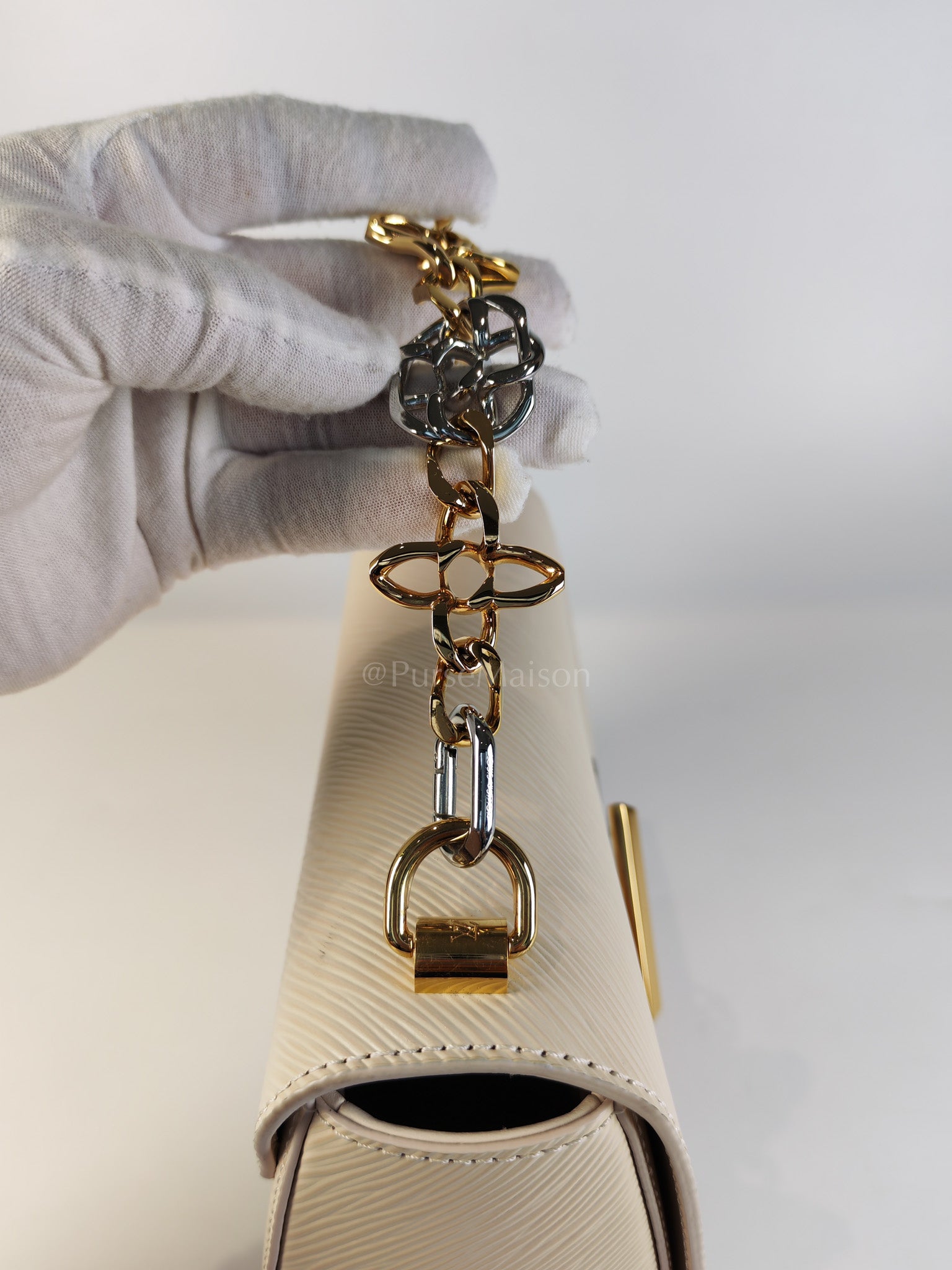 Twist Lock MM in Cream Epi Leather and Mixed Hardware Shoulder Bag (Microchip) | Purse Maison Luxury Bags Shop