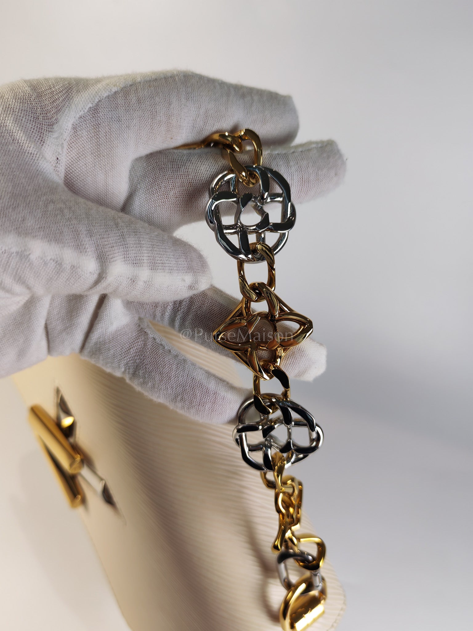 Twist Lock MM in Cream Epi Leather and Mixed Hardware Shoulder Bag (Microchip) | Purse Maison Luxury Bags Shop