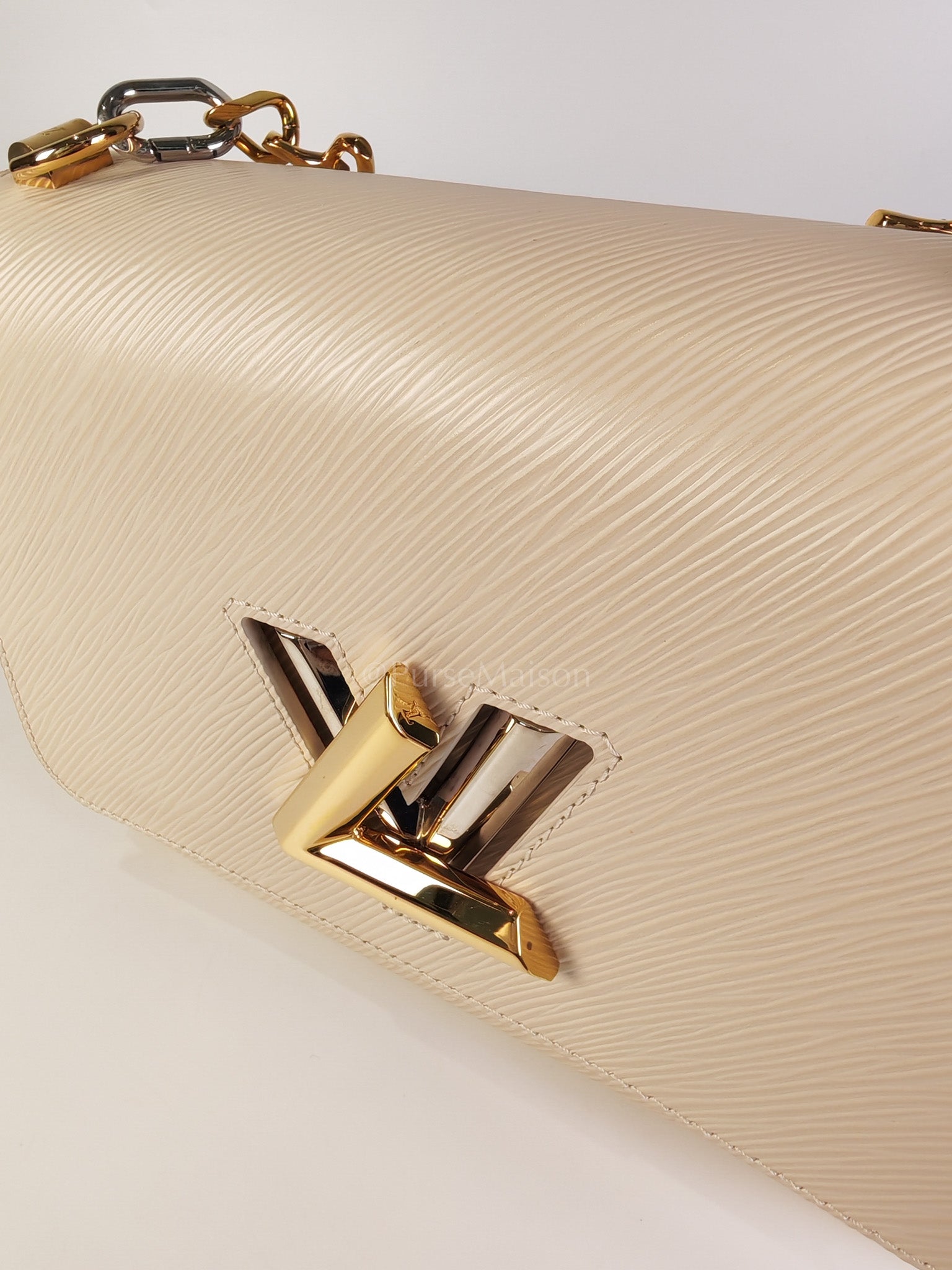 Twist Lock MM in Cream Epi Leather and Mixed Hardware Shoulder Bag (Microchip) | Purse Maison Luxury Bags Shop