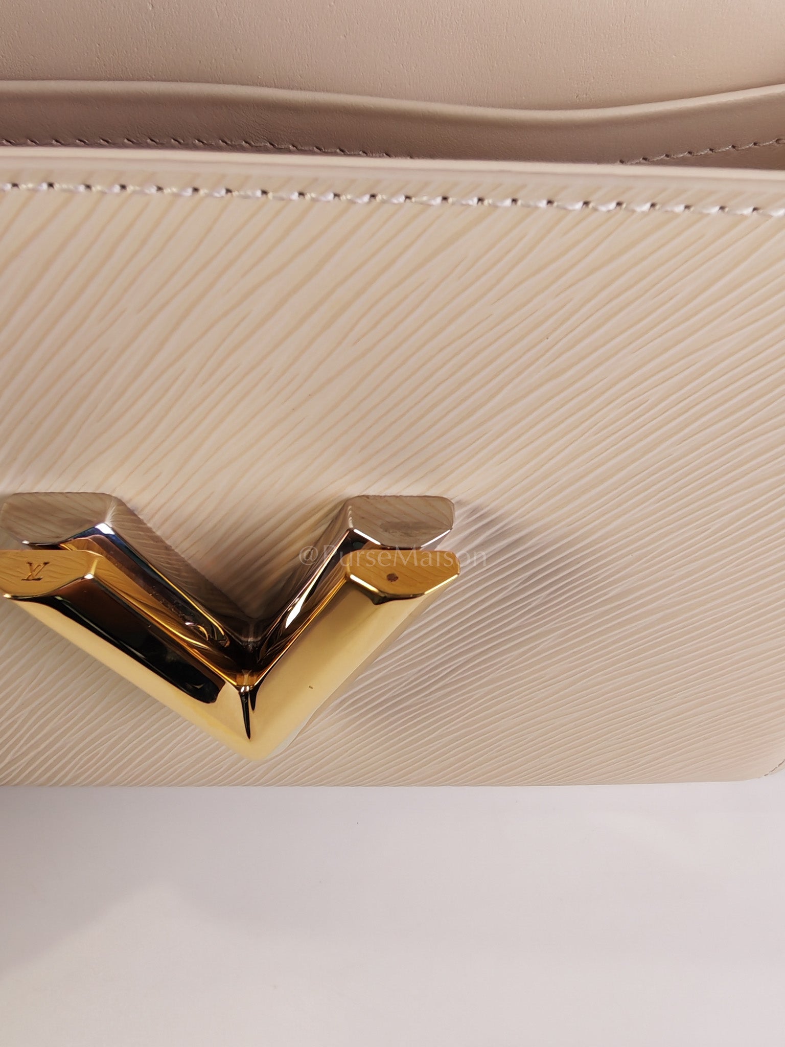 Twist Lock MM in Cream Epi Leather and Mixed Hardware Shoulder Bag (Microchip) | Purse Maison Luxury Bags Shop