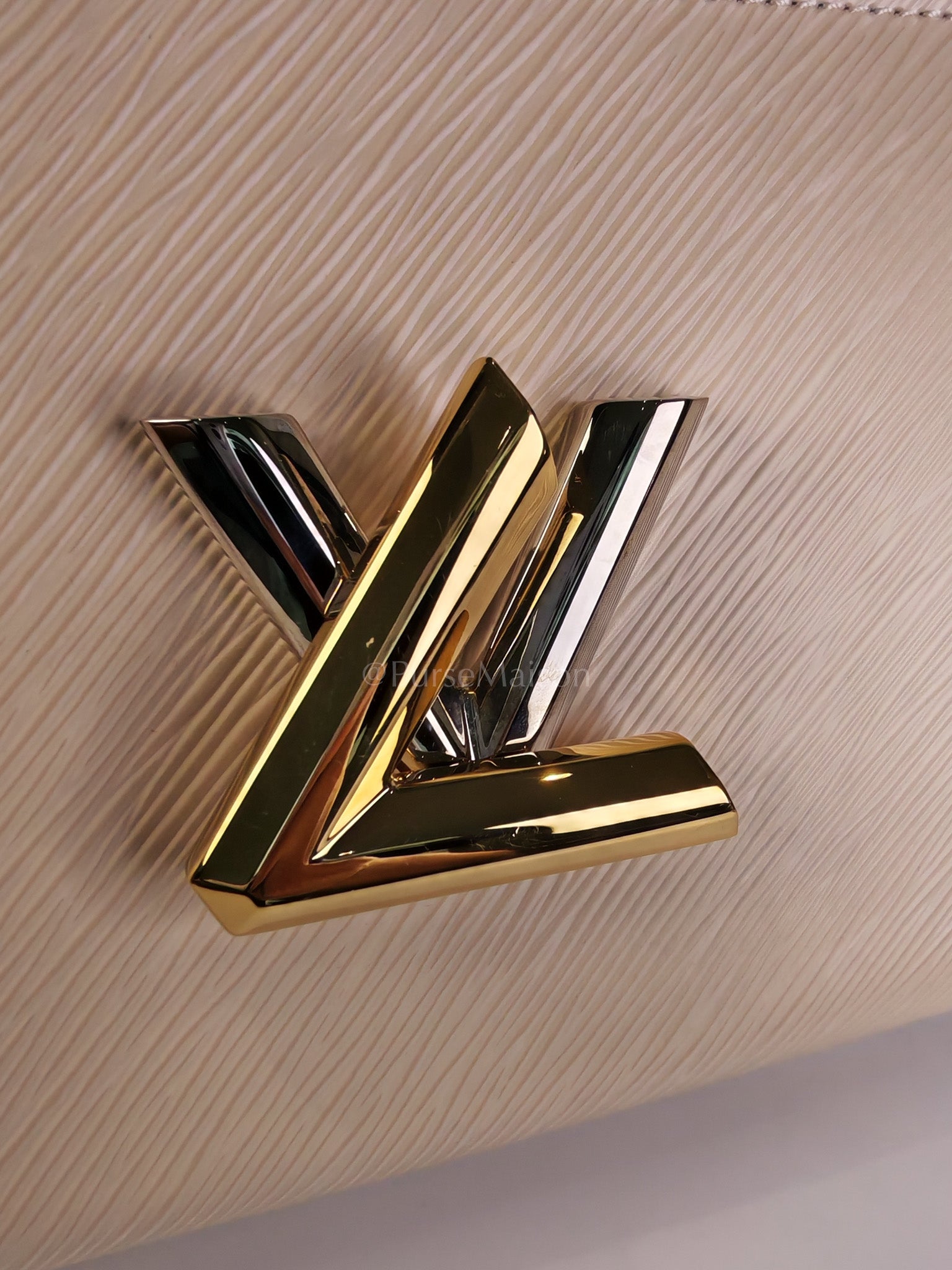 Twist Lock MM in Cream Epi Leather and Mixed Hardware Shoulder Bag (Microchip) | Purse Maison Luxury Bags Shop