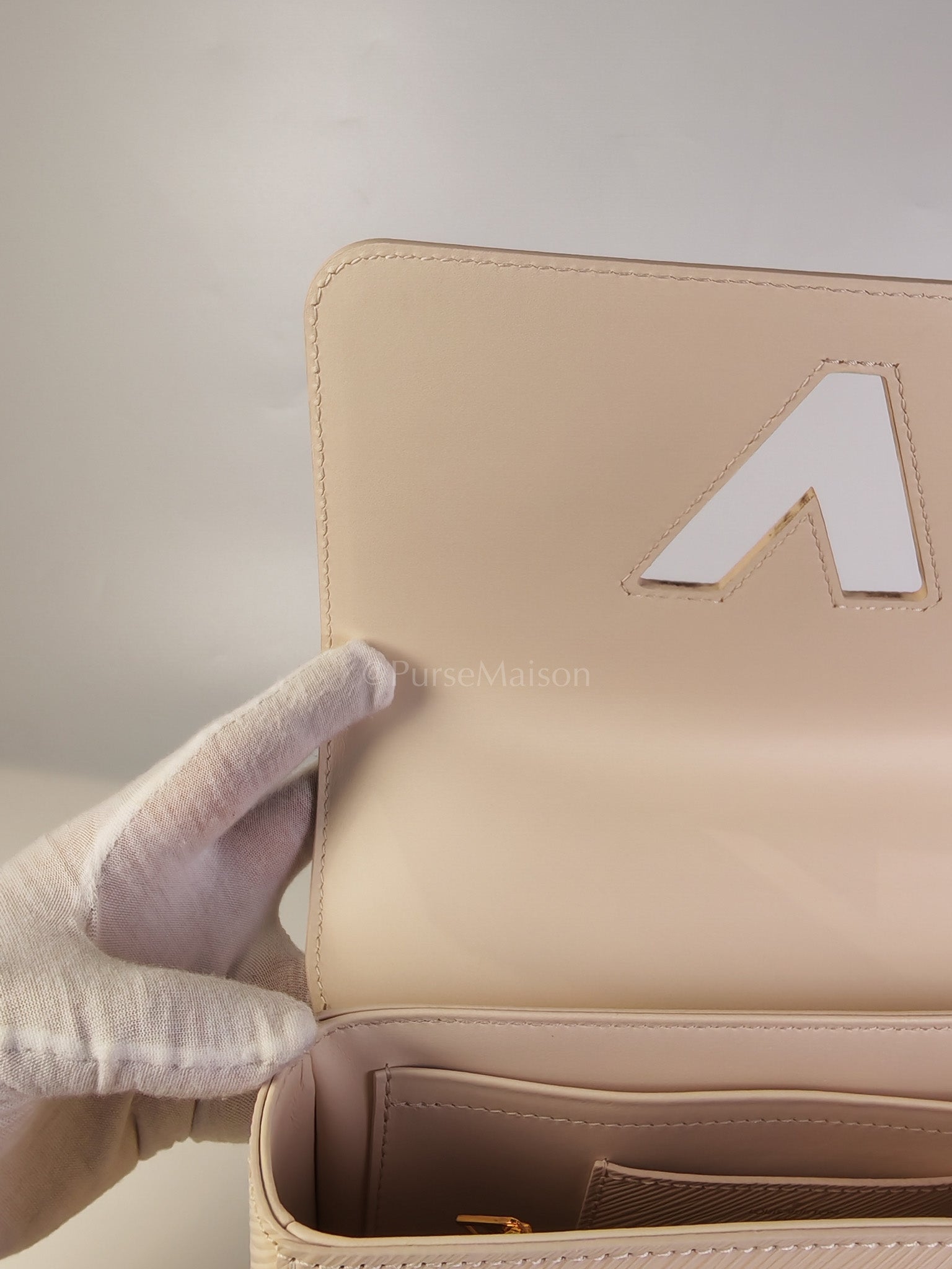 Twist Lock MM in Cream Epi Leather and Mixed Hardware Shoulder Bag (Microchip) | Purse Maison Luxury Bags Shop